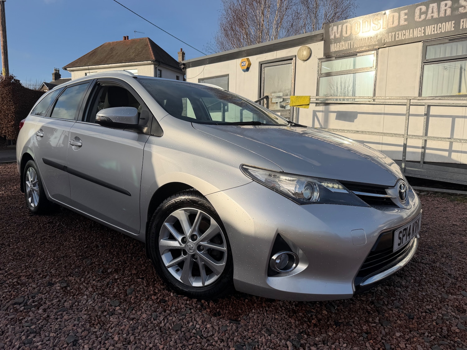 Used Toyota Auris 2014 for sale - 77355170: Photo 2