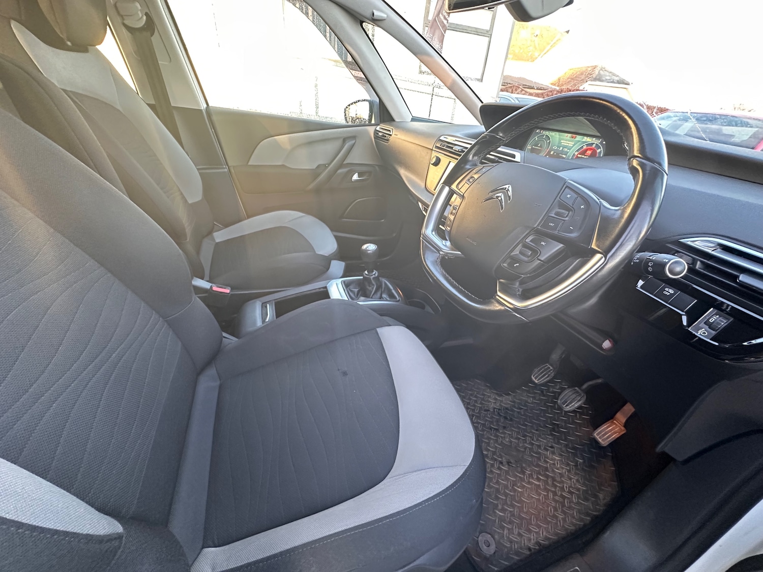 Used Citroen C4 Picasso 2015 for sale - 76581280: Photo 11