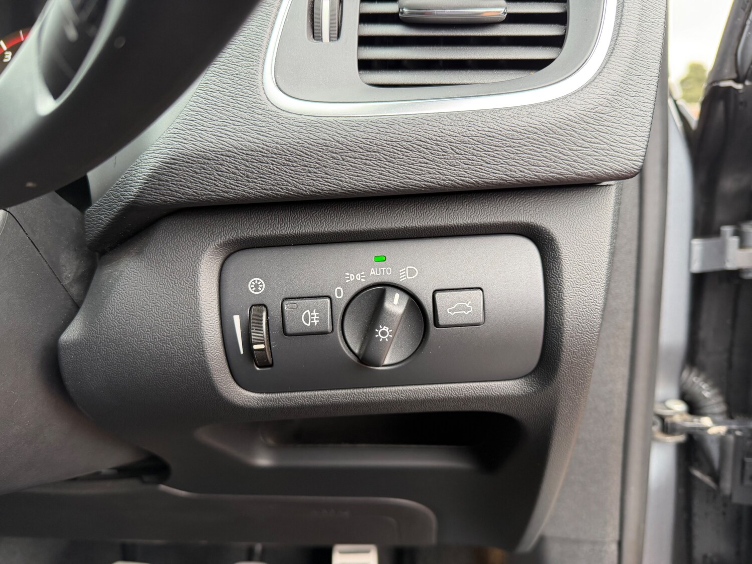 Used Volvo V40 2018 for sale - 77813452: Photo 20