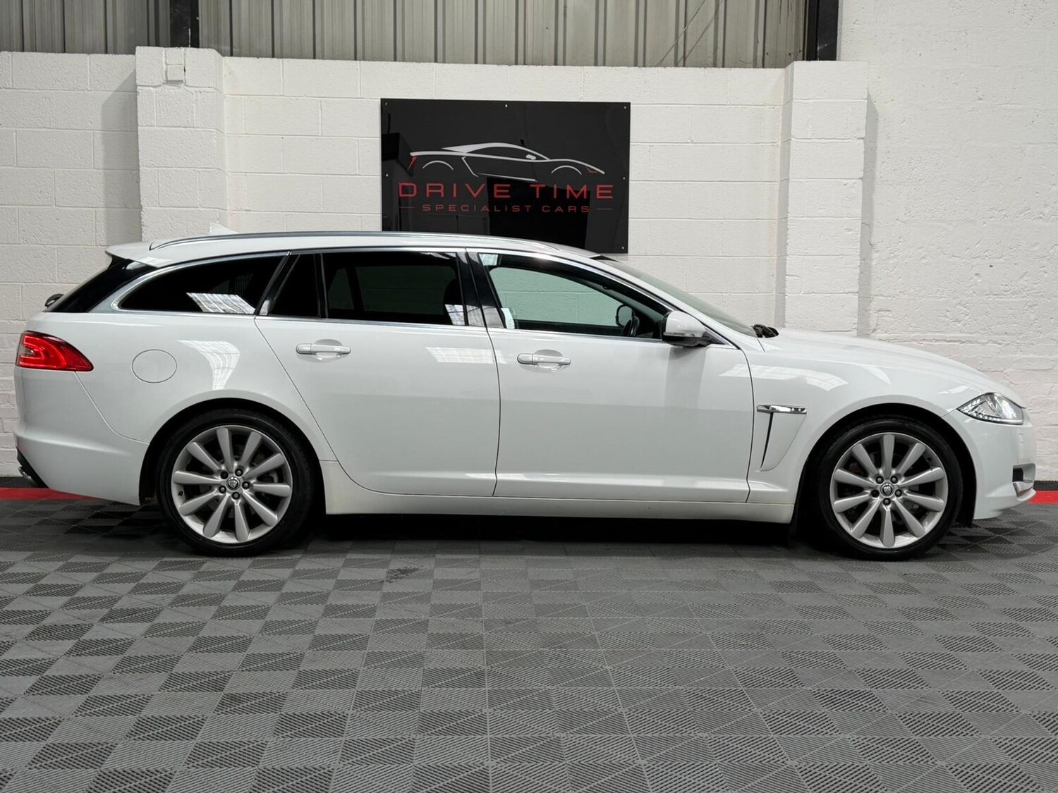 Used Jaguar XF 2013 for sale - 77909687: Photo 10