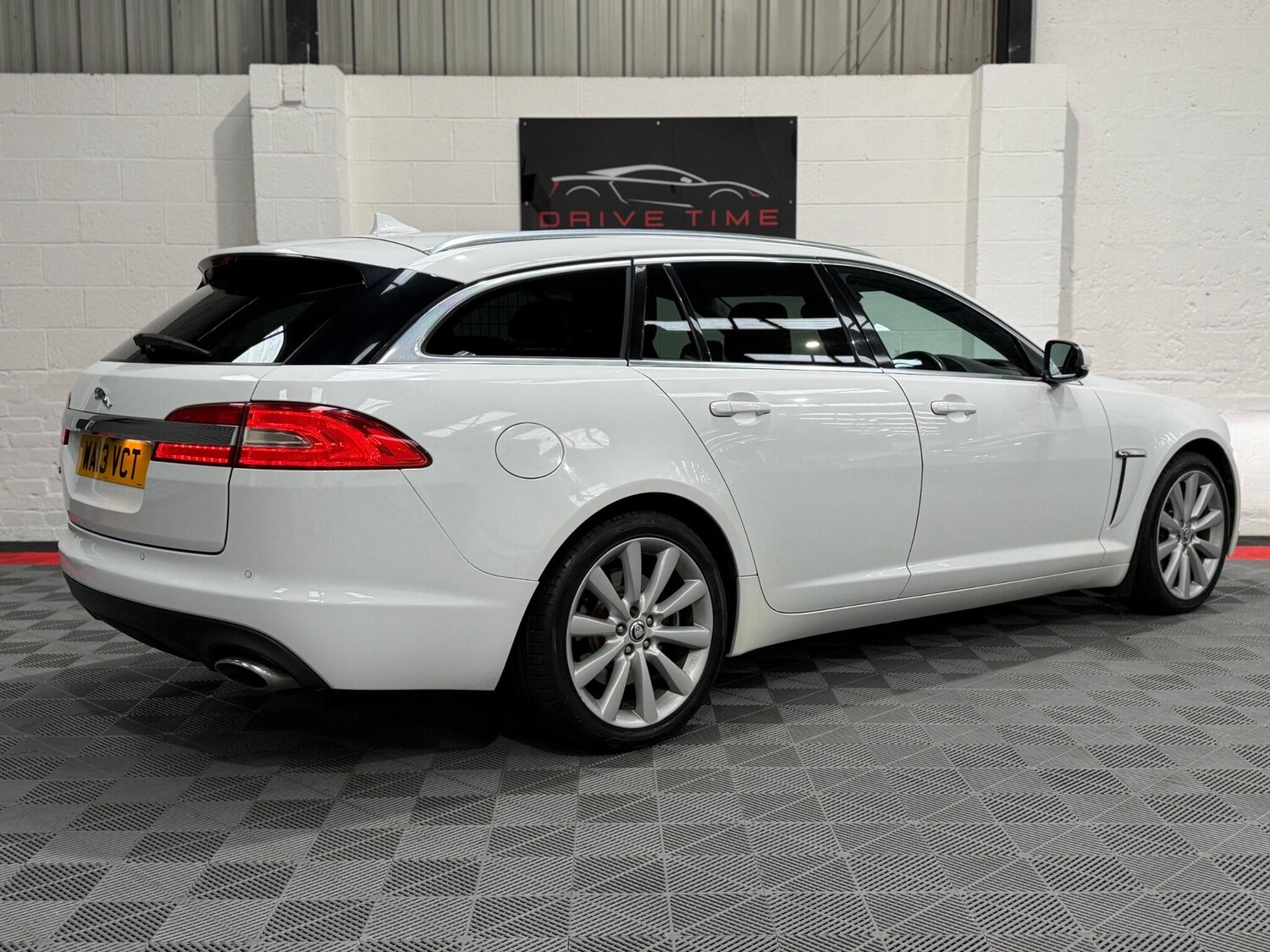 Used Jaguar XF 2013 for sale - 77909687: Photo 11