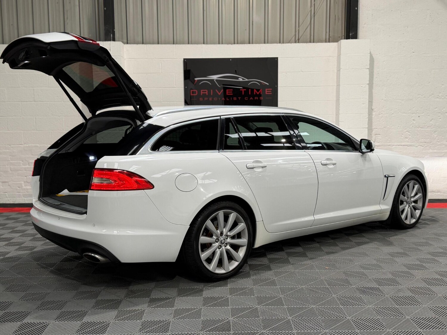 Used Jaguar XF 2013 for sale - 77909687: Photo 12