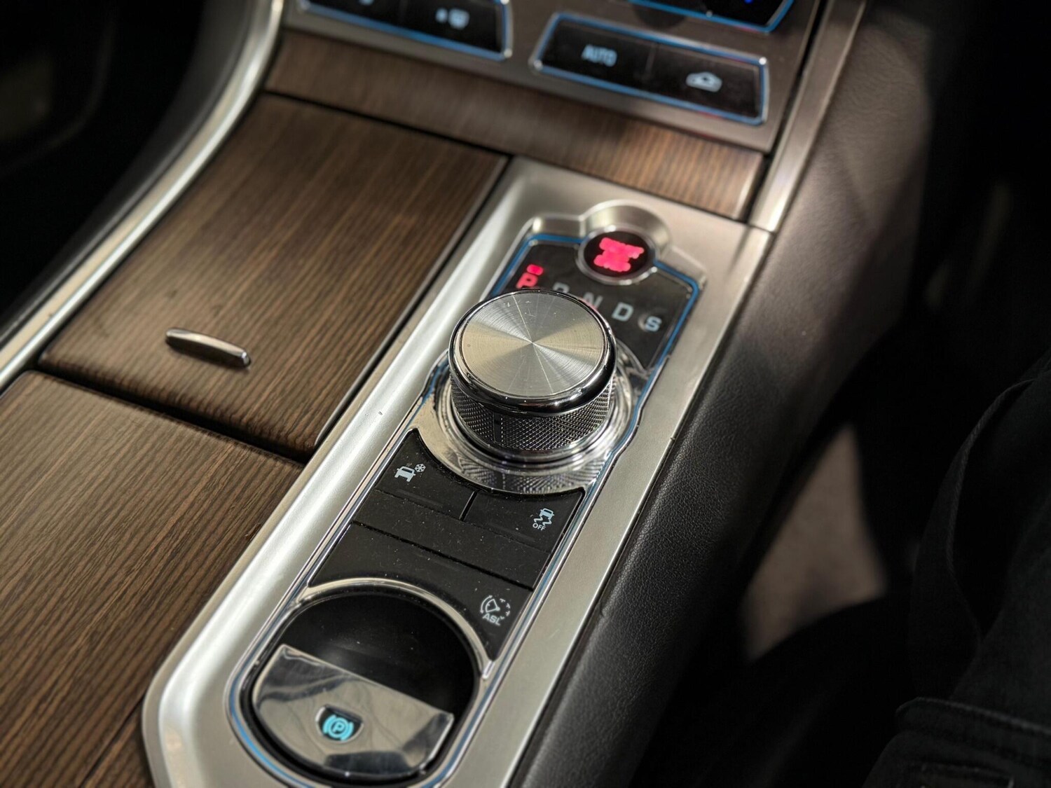 Used Jaguar XF 2013 for sale - 77909687: Photo 14