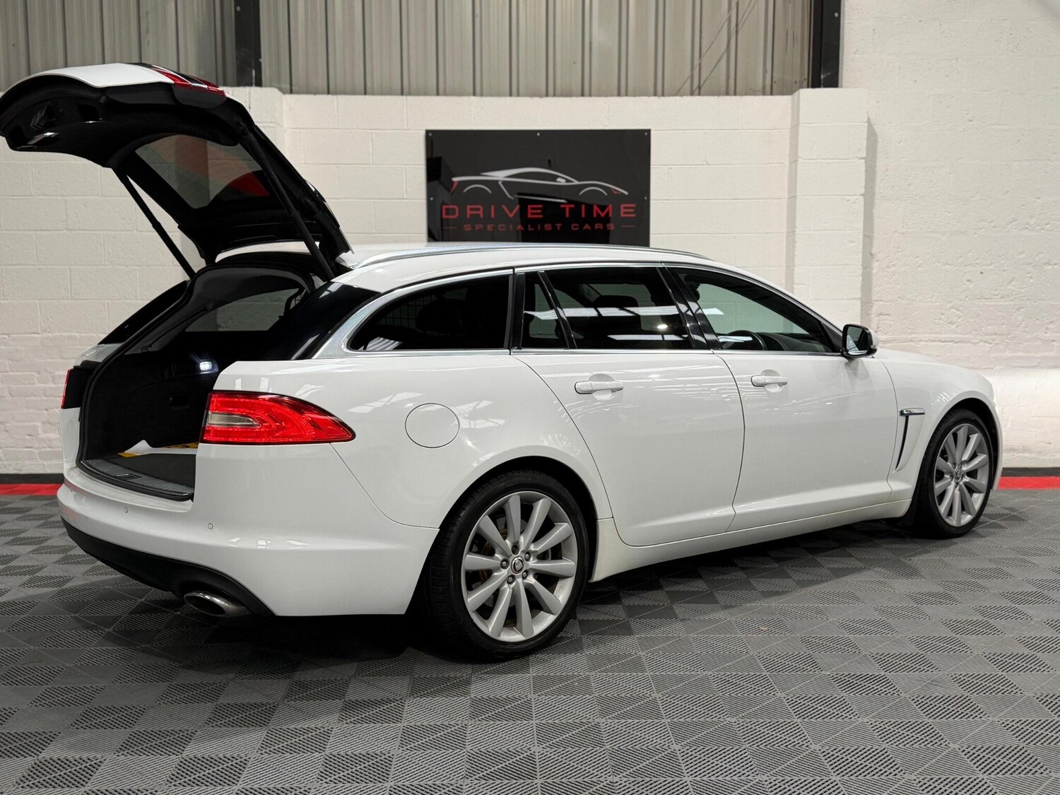 Used Jaguar XF 2013 for sale - 77909687: Photo 15