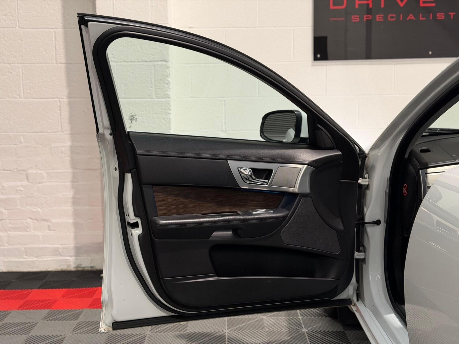 Used Jaguar XF 2013 for sale - 77909687: Photo 24