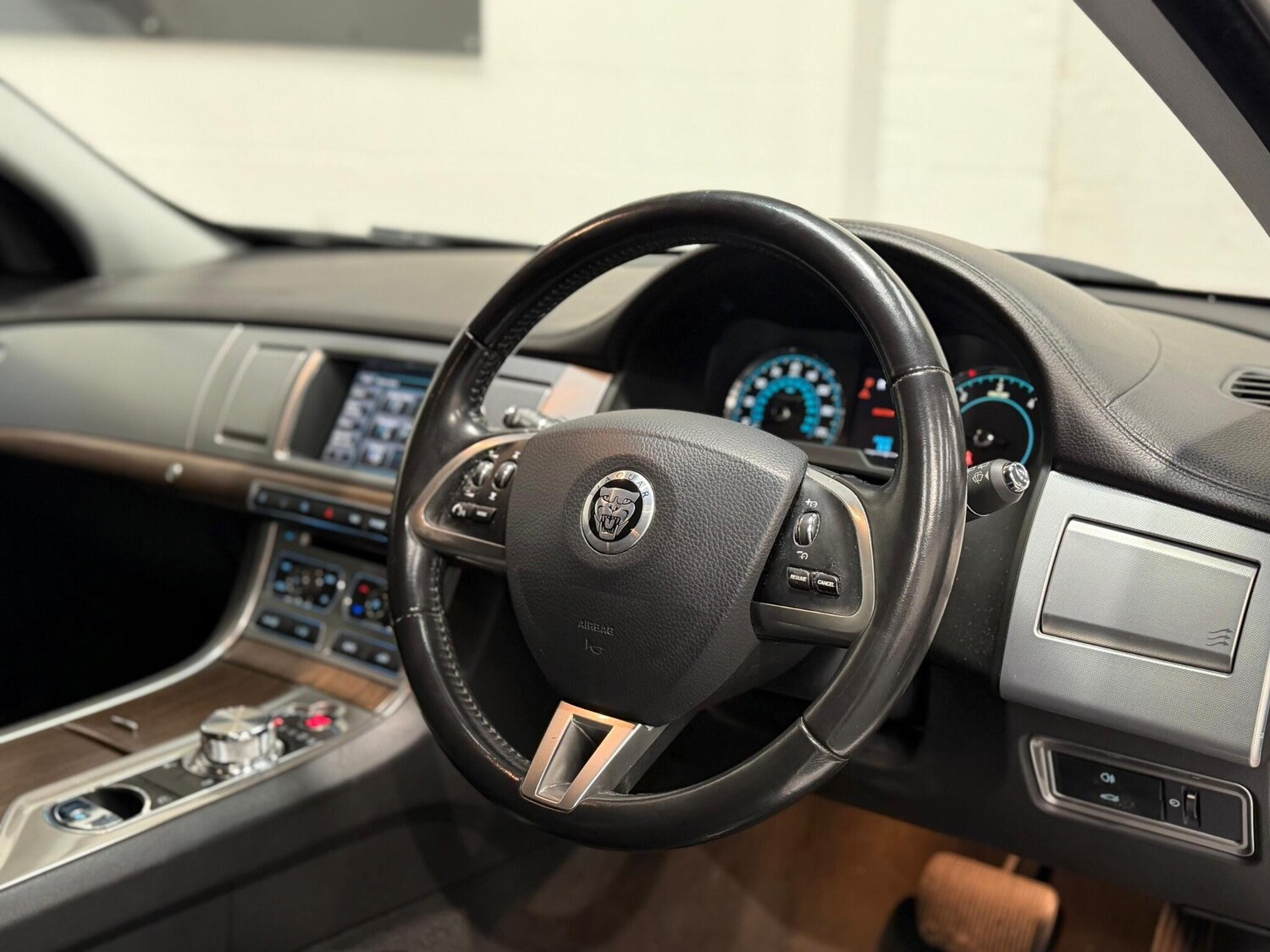 Used Jaguar XF 2013 for sale - 77909687: Photo 37