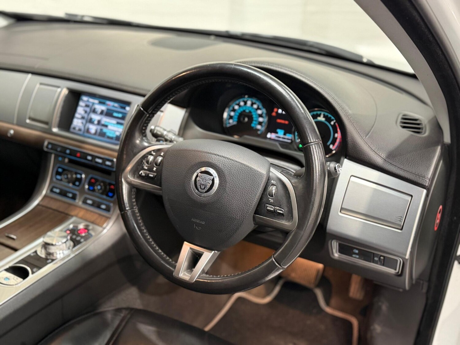 Used Jaguar XF 2013 for sale - 77909687: Photo 41