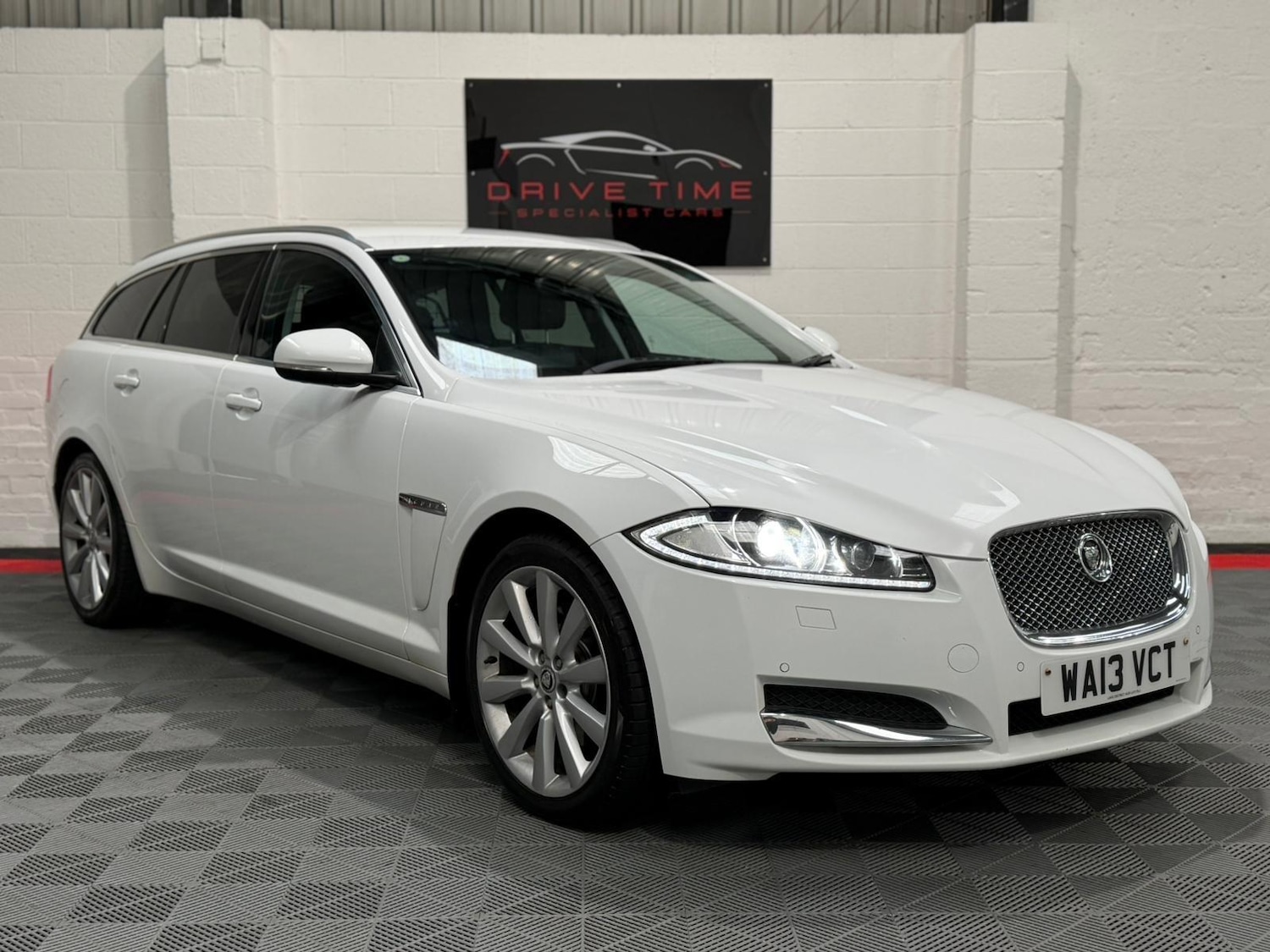 Used Jaguar XF 2013 for sale - 77909687: Photo 5