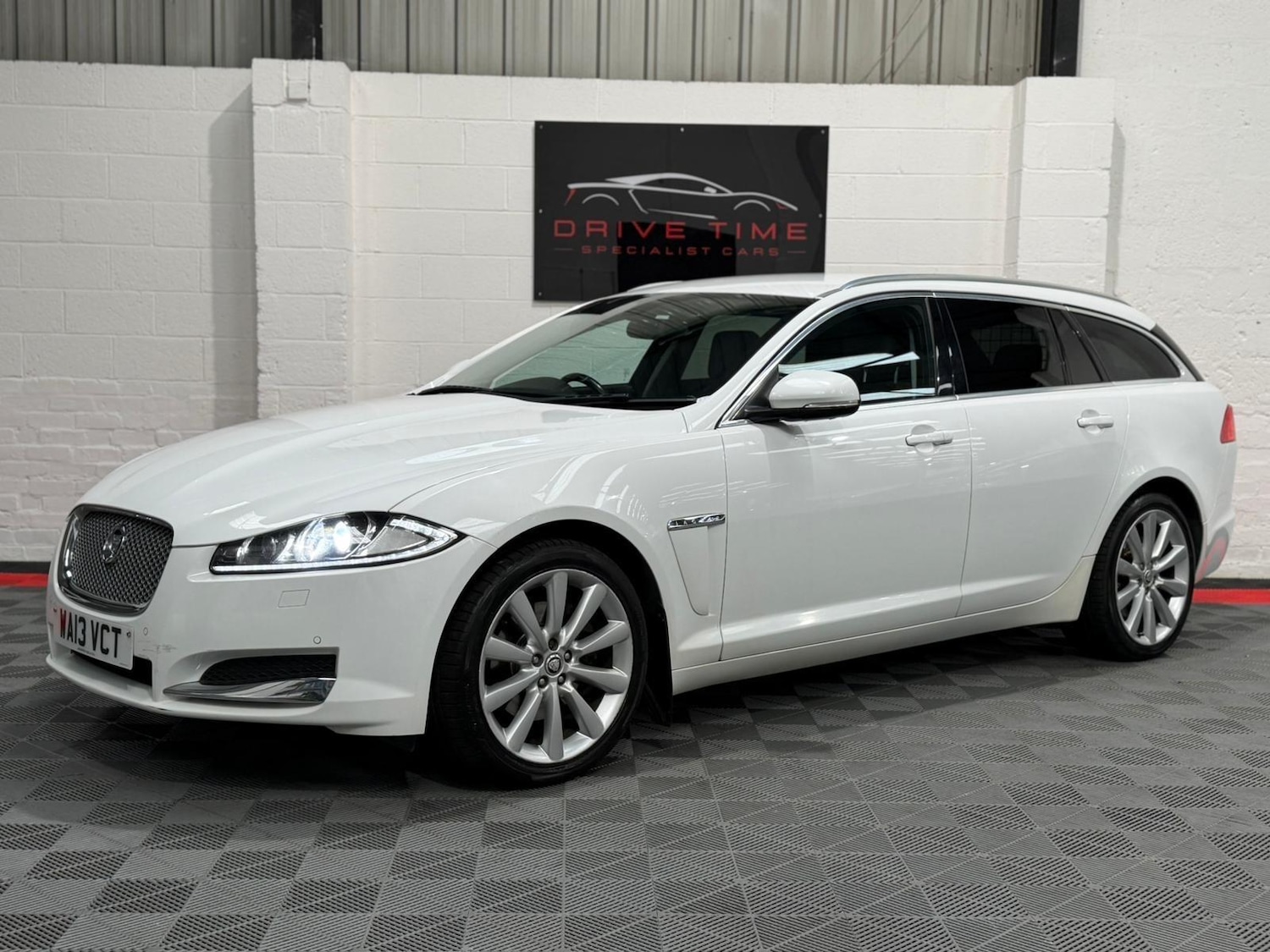 Used Jaguar XF 2013 for sale - 77909687: Photo 6