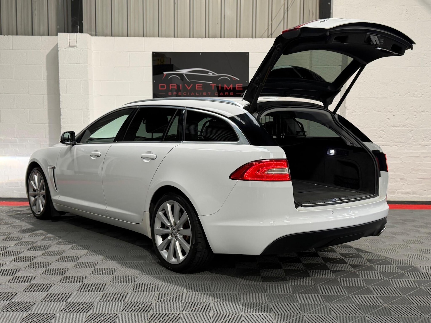 Used Jaguar XF 2013 for sale - 77909687: Photo 7