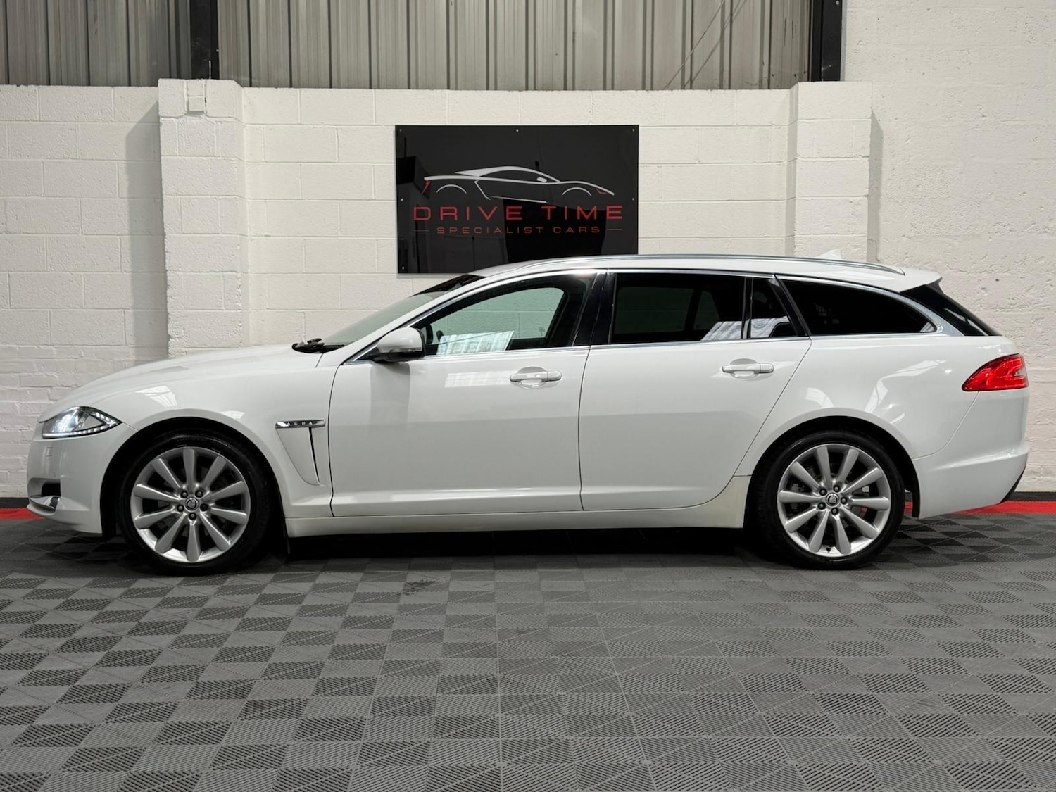 Used Jaguar XF 2013 for sale - 77909687: Photo 8