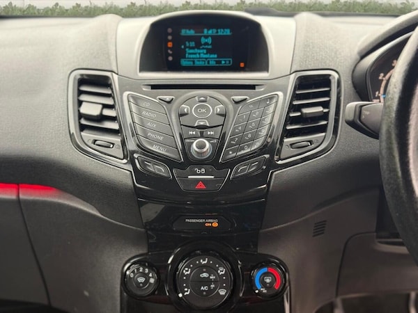 Used Ford Fiesta 2015 for sale - 76239600: Photo 25