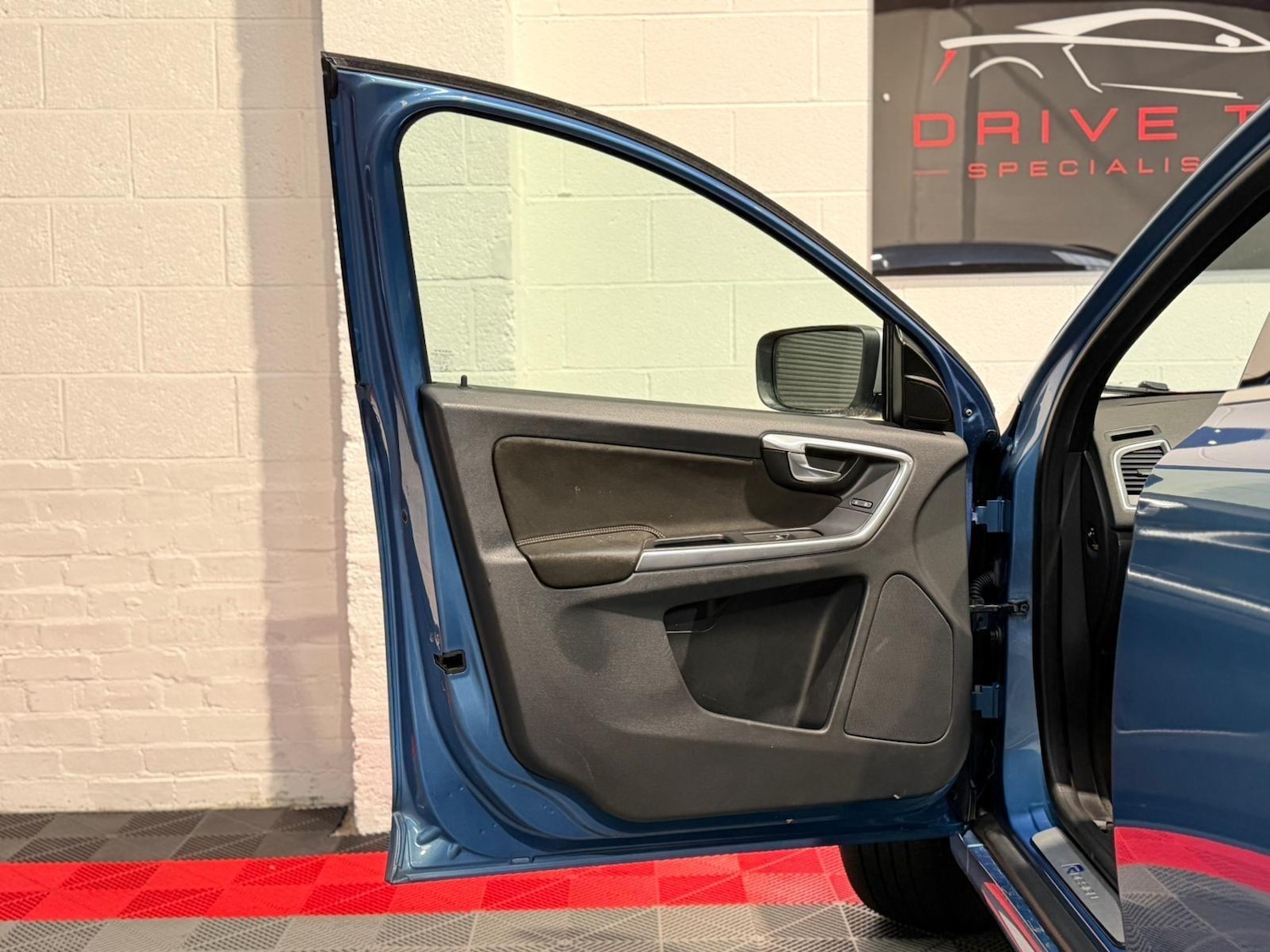 Used Volvo XC60 2015 for sale - 76781731: Photo 18