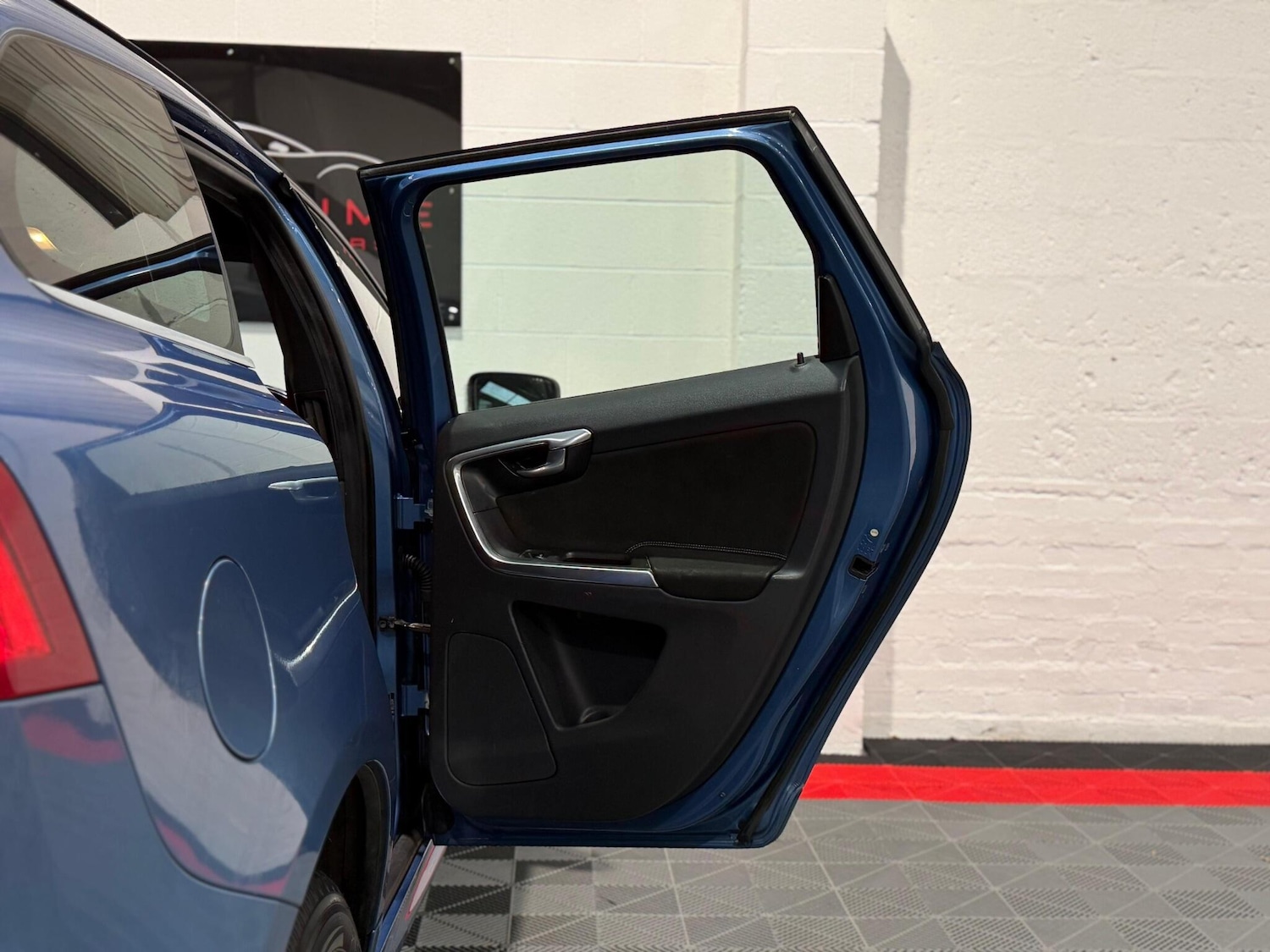 Used Volvo XC60 2015 for sale - 76781731: Photo 19