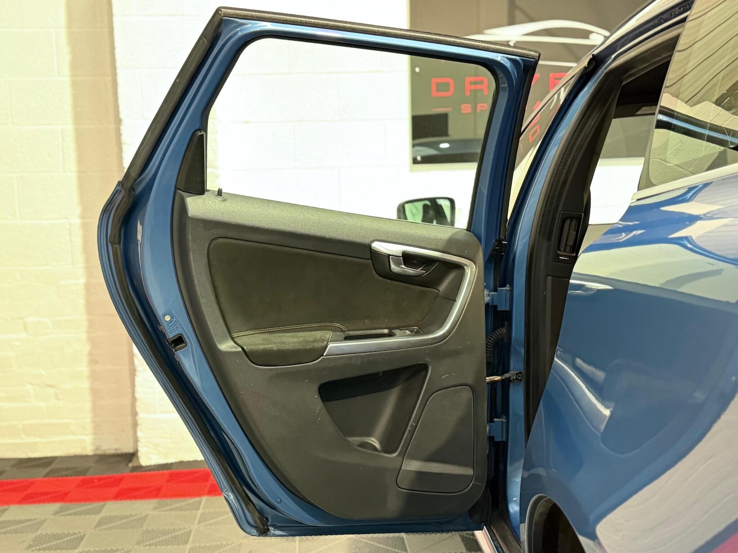 Used Volvo XC60 2015 for sale - 76781731: Photo 20