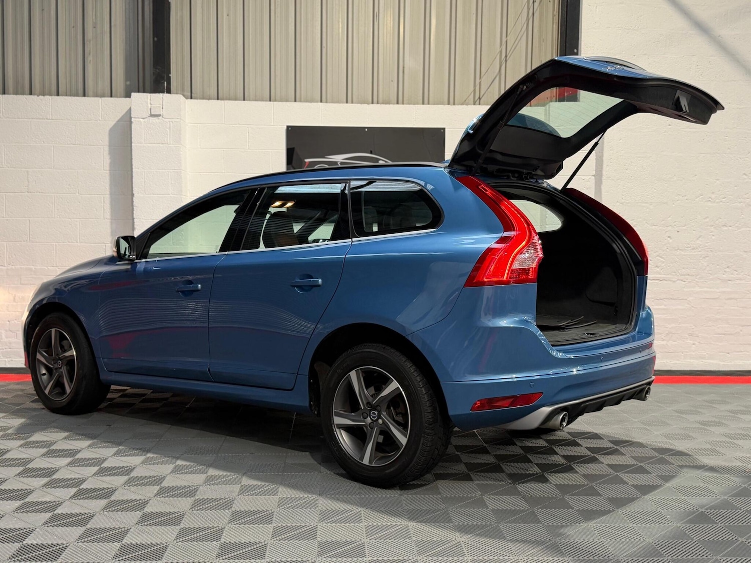 Used Volvo XC60 2015 for sale - 76781731: Photo 7