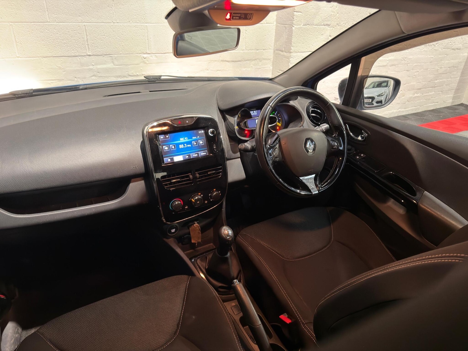 Used Renault Clio for sale - 76550147: Photo 15