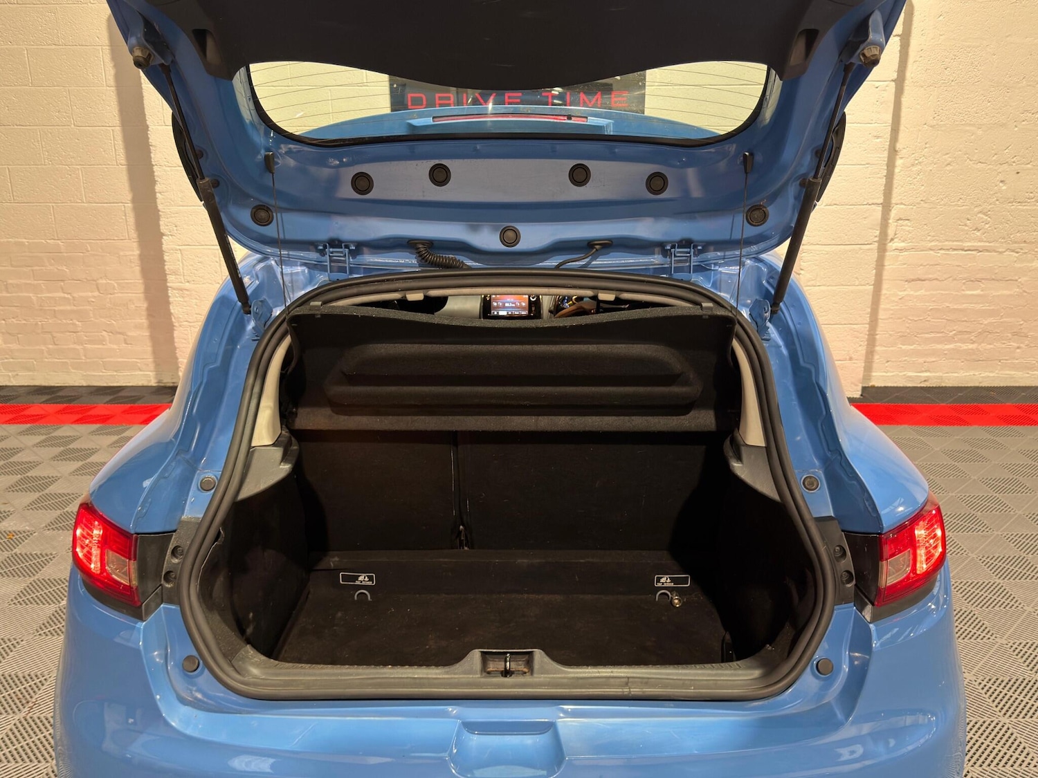 Used Renault Clio for sale - 76550147: Photo 27