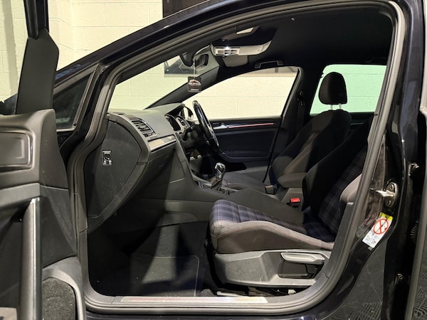 Used Volkswagen Golf 2017 for sale - 76306584: Photo 42