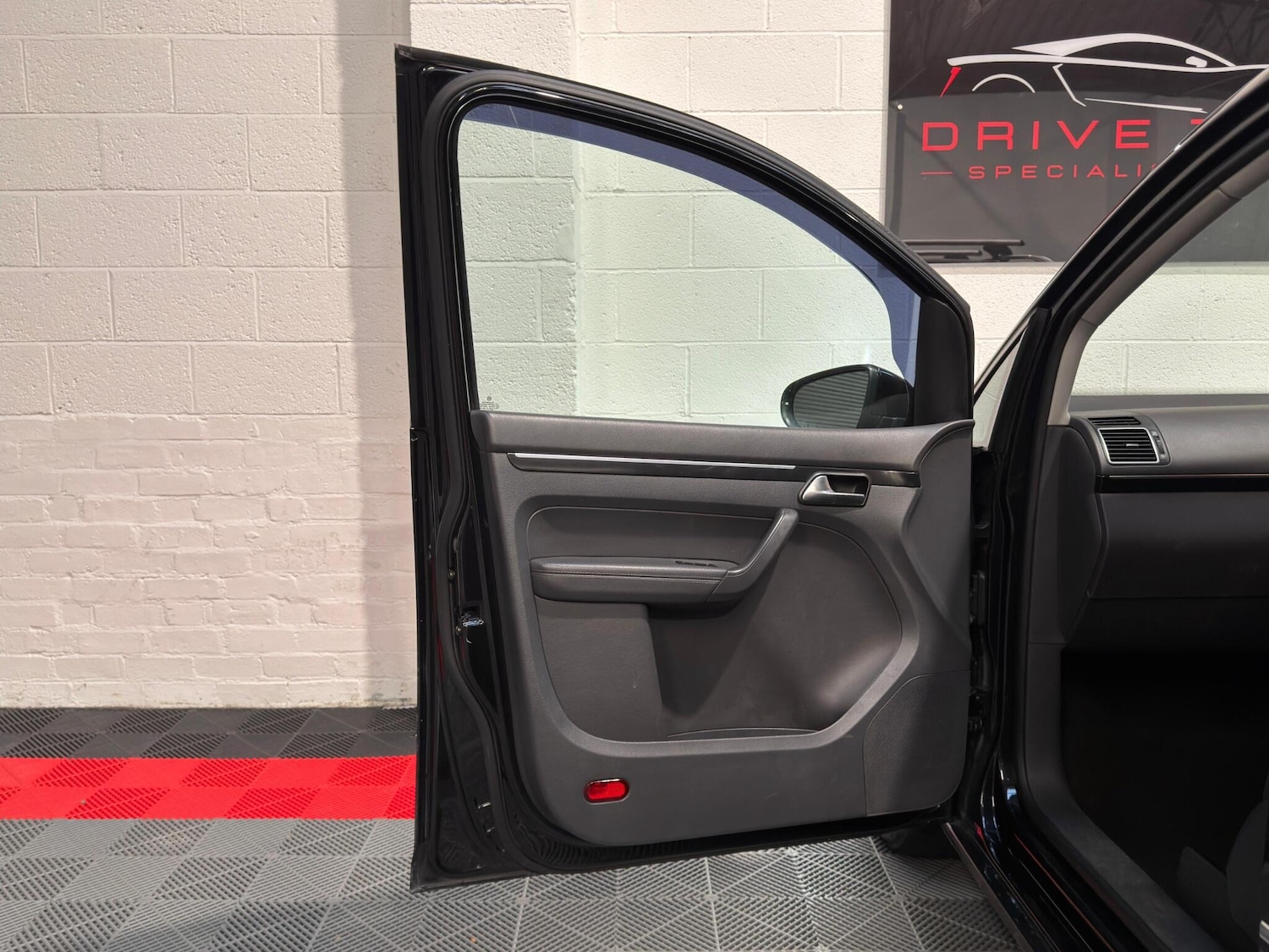 Used Volkswagen Touran 2013 for sale - 76606870: Photo 24