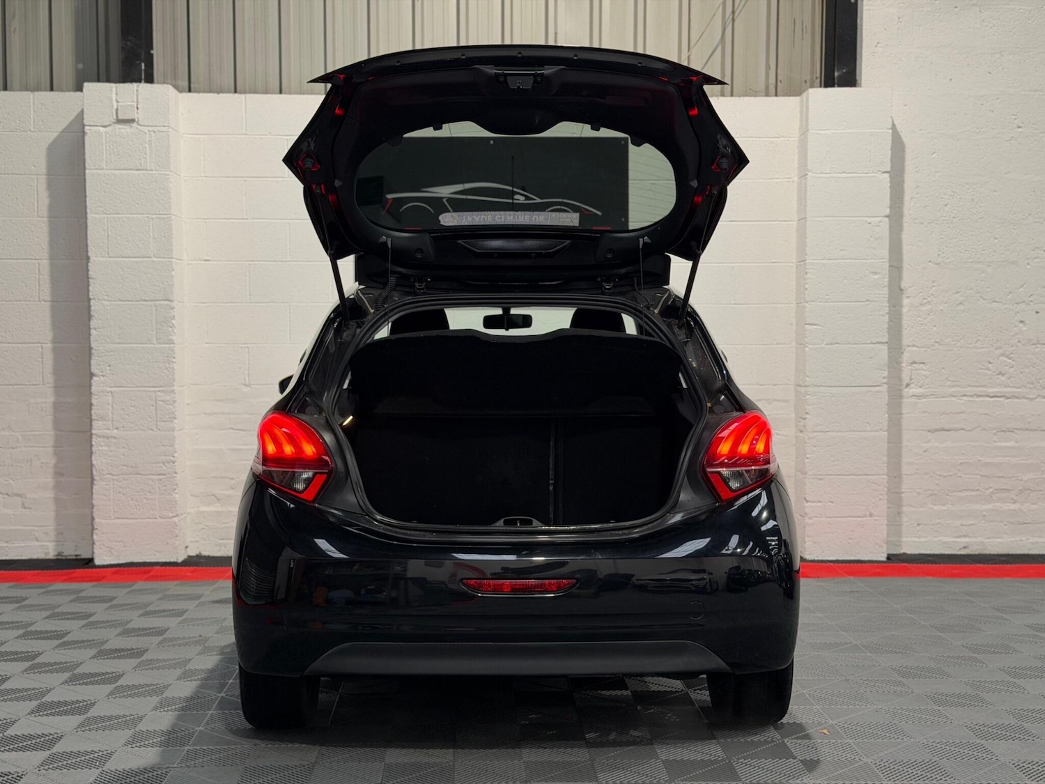 Used Peugeot 208 2017 for sale - 76765694: Photo 31