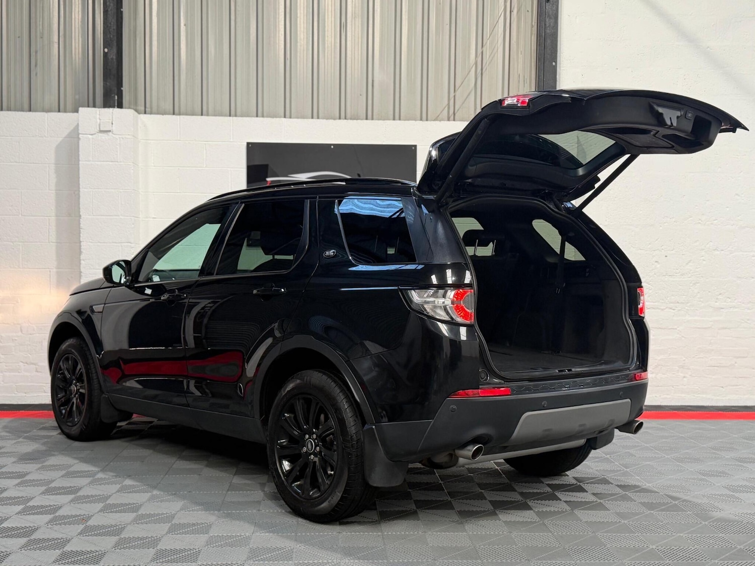 Used Land Rover Discovery Sport 2016 for sale - 76802126: Photo 5