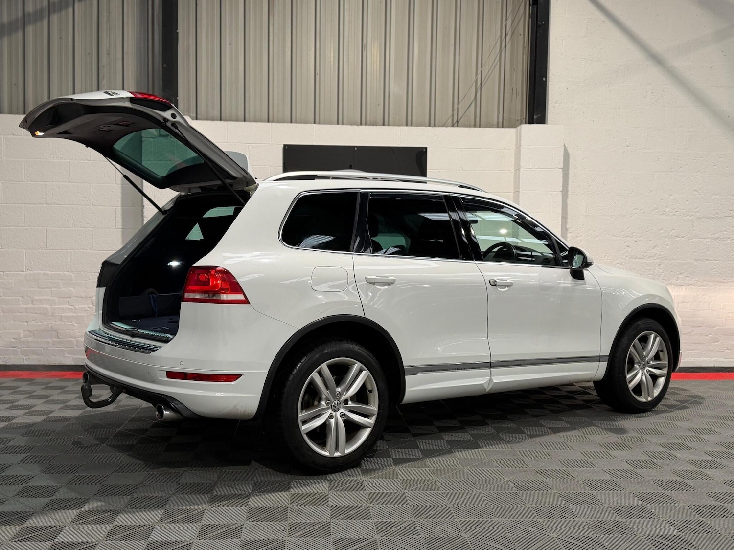 Used Volkswagen Touareg 2012 for sale - 77237637: Photo 11