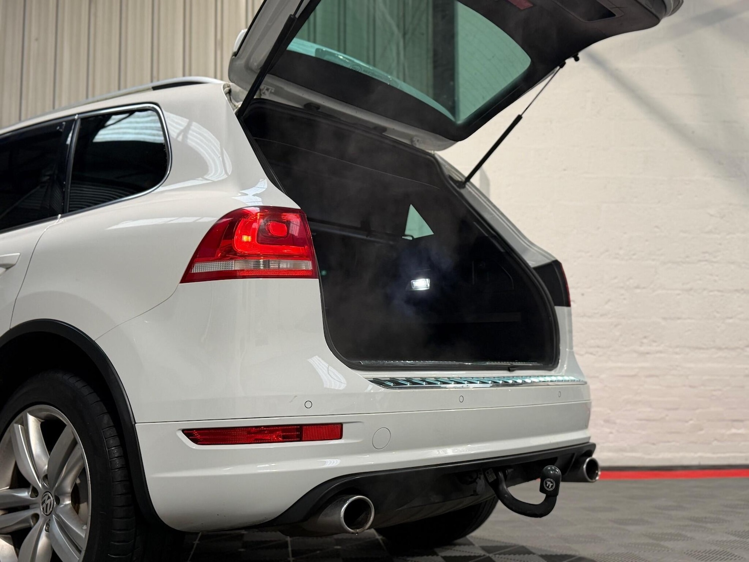 Used Volkswagen Touareg 2012 for sale - 77237637: Photo 12