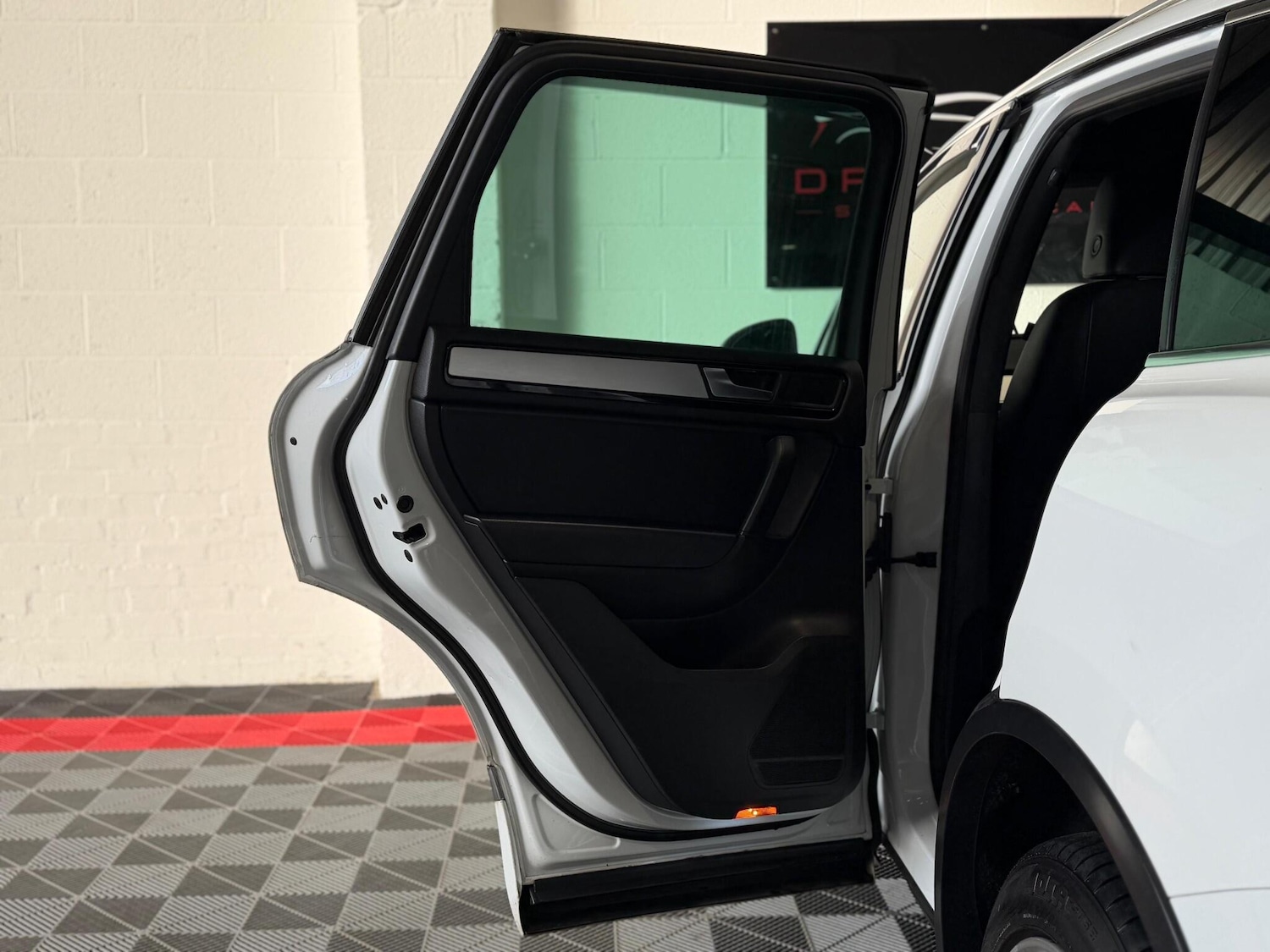 Used Volkswagen Touareg 2012 for sale - 77237637: Photo 21