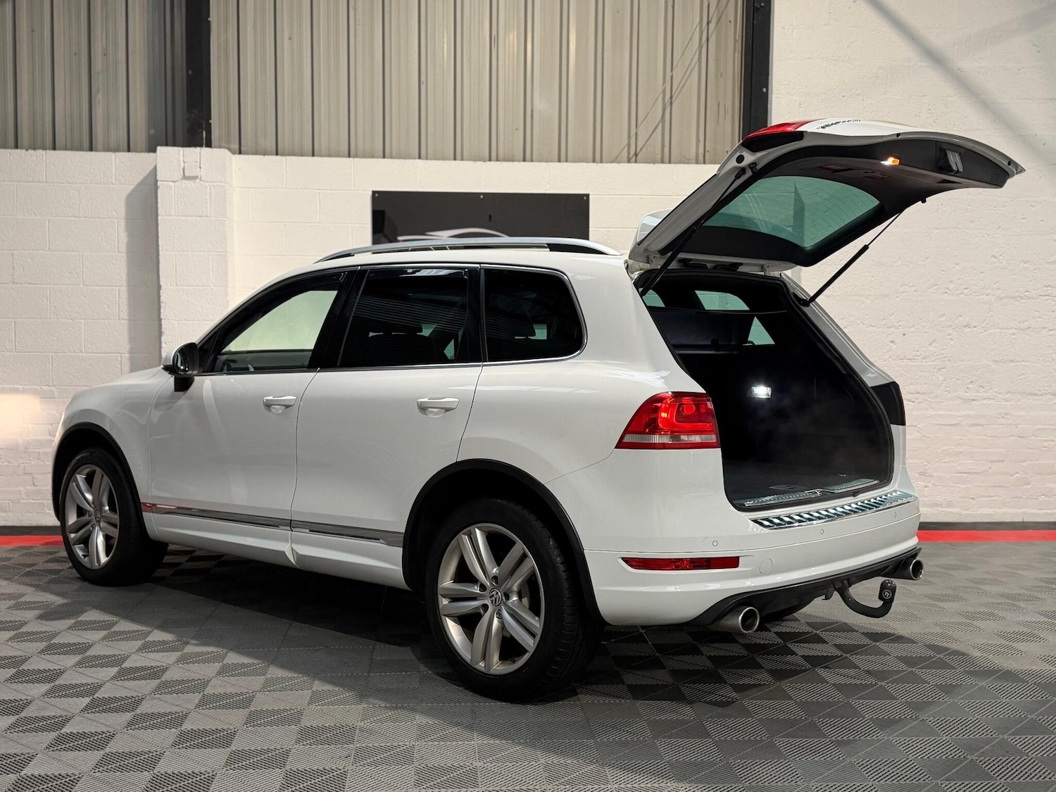 Used Volkswagen Touareg 2012 for sale - 77237637: Photo 5