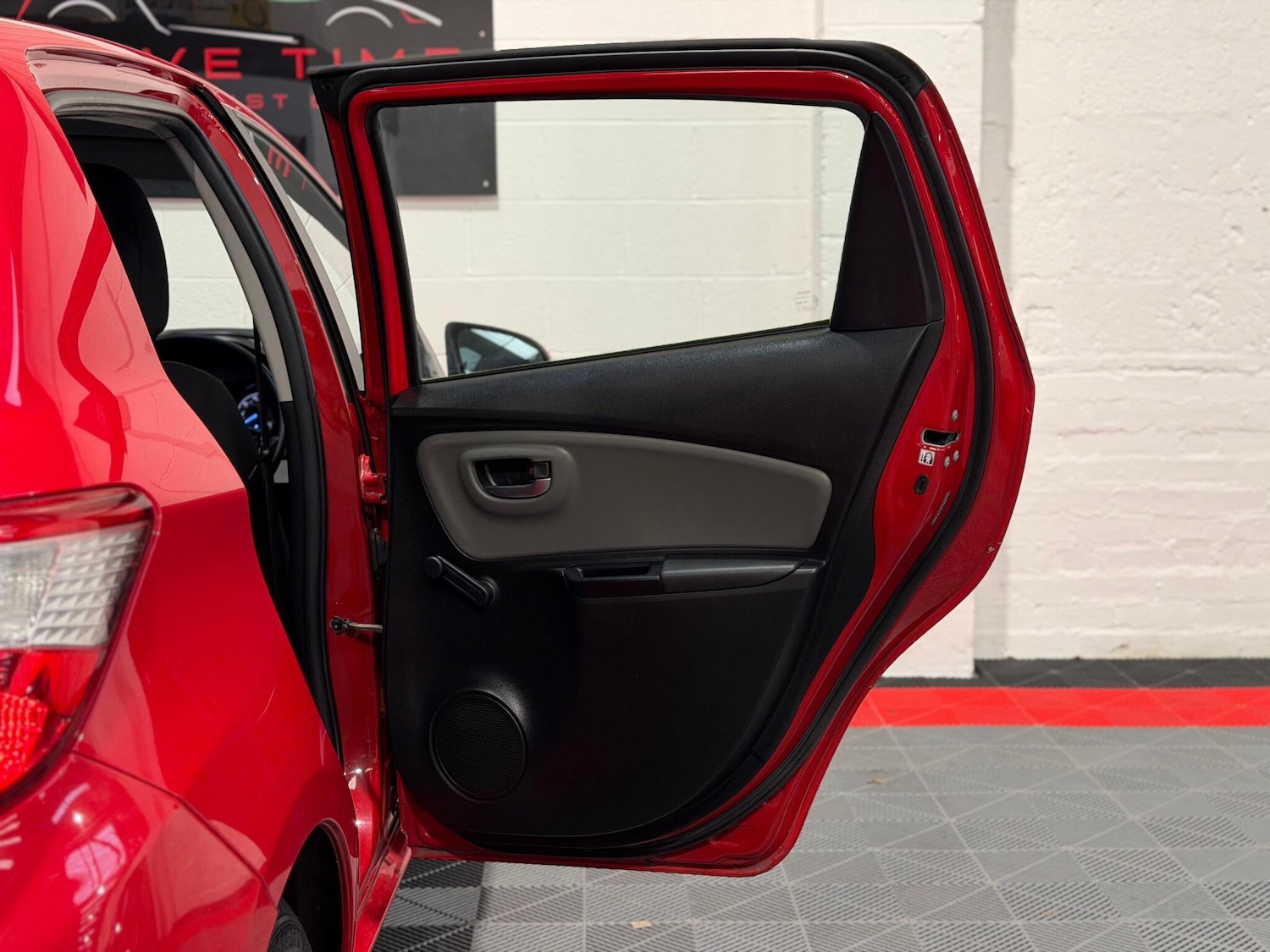 Used Toyota Yaris 2019 for sale - 76899102: Photo 25