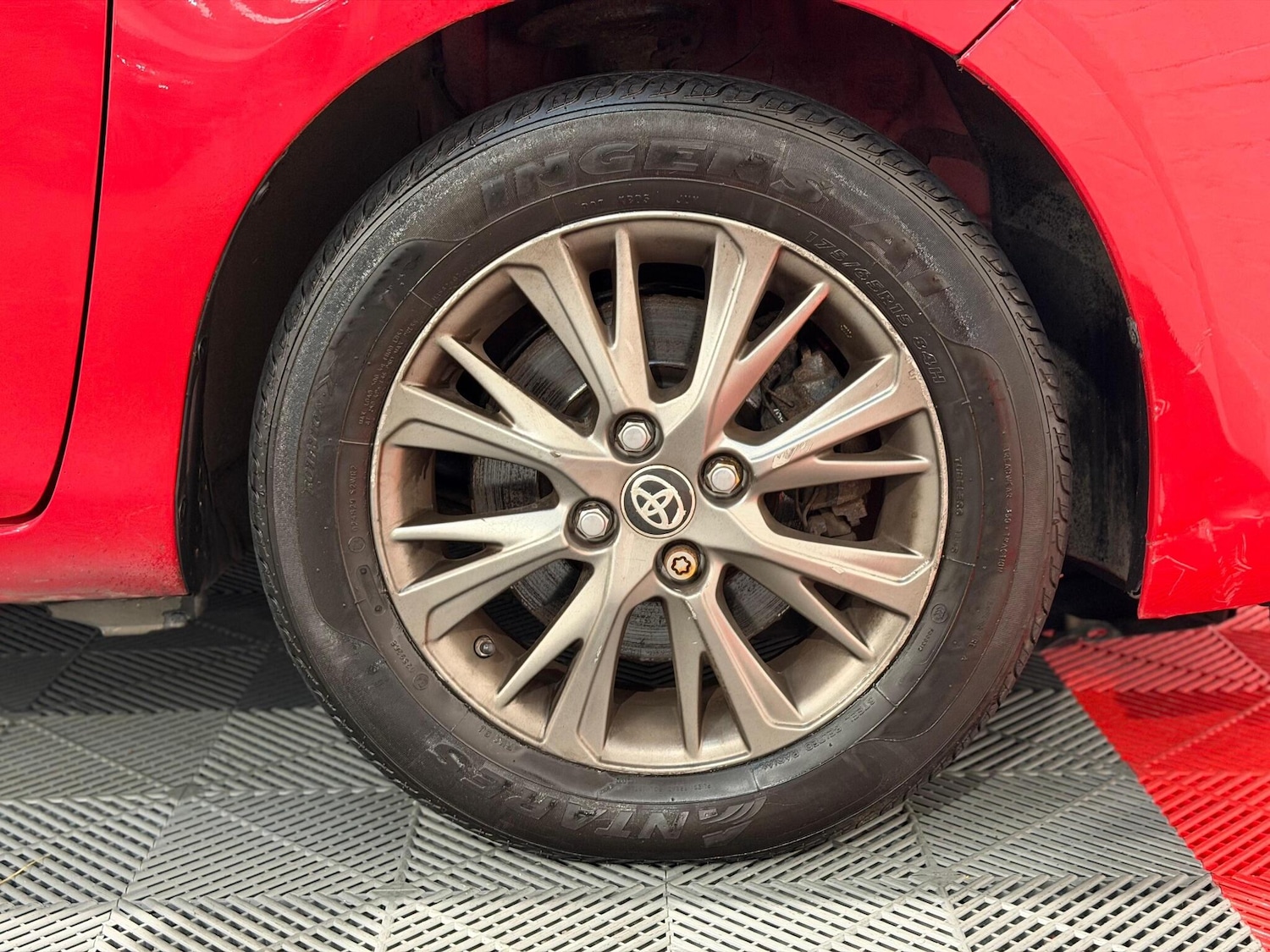 Used Toyota Yaris 2019 for sale - 76899102: Photo 30