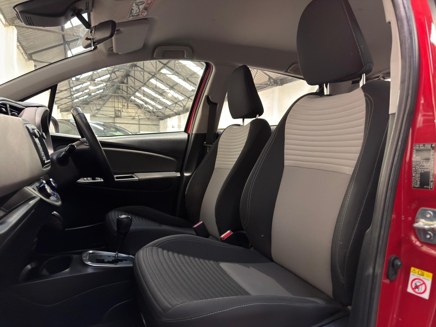 Used Toyota Yaris 2019 for sale - 76899102: Photo 42