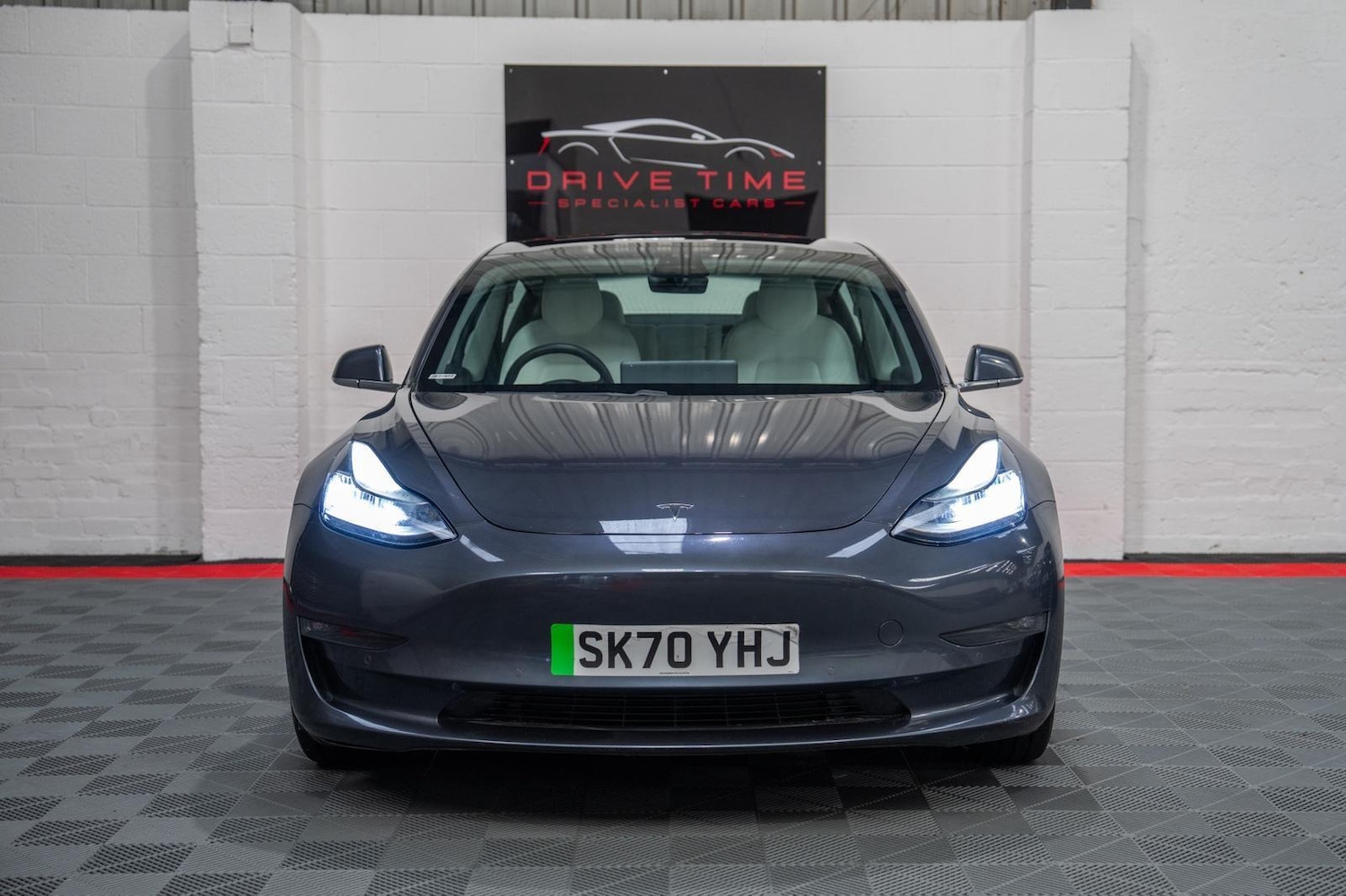 Used Tesla Model 3 2020 for sale - 76620239: Photo 2