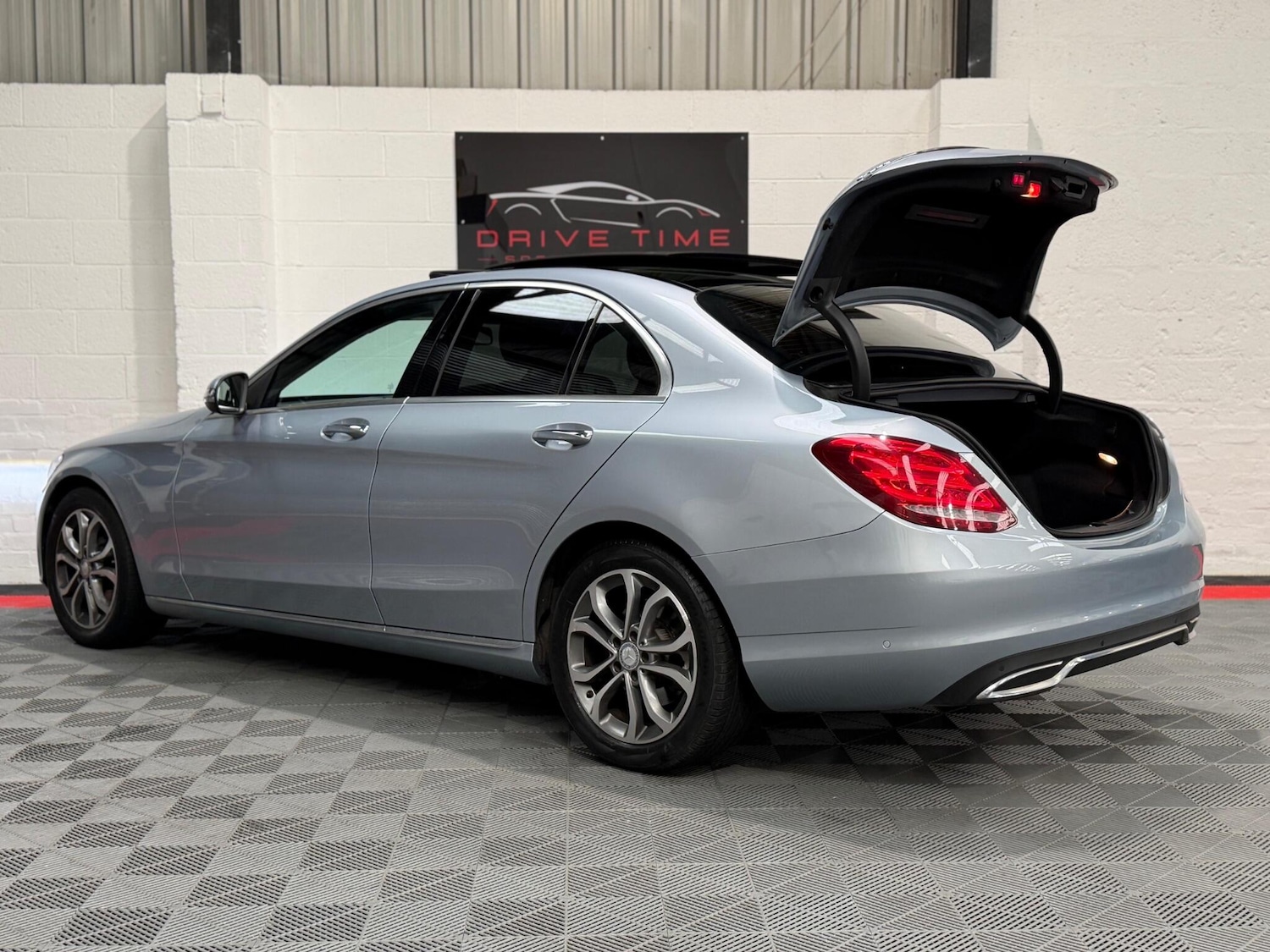 Used Mercedes-Benz C Class 2017 for sale - 77824477: Photo 4