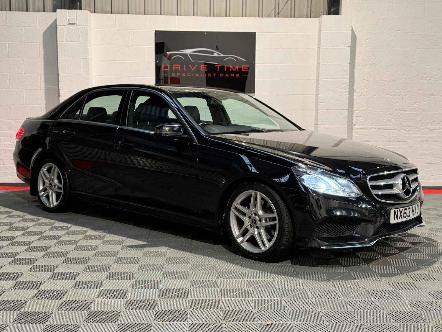 Used Mercedes-Benz E Class 2013 for sale - 77131599: Photo 1