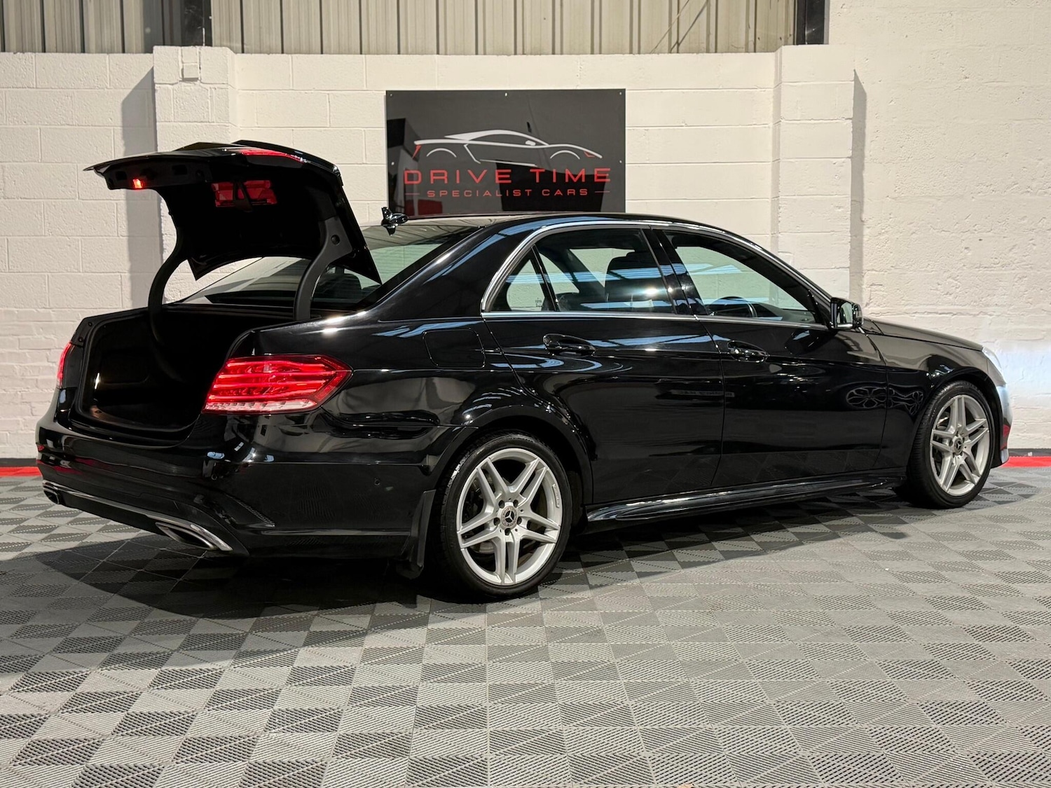 Used Mercedes-Benz E Class 2013 for sale - 77131599: Photo 11