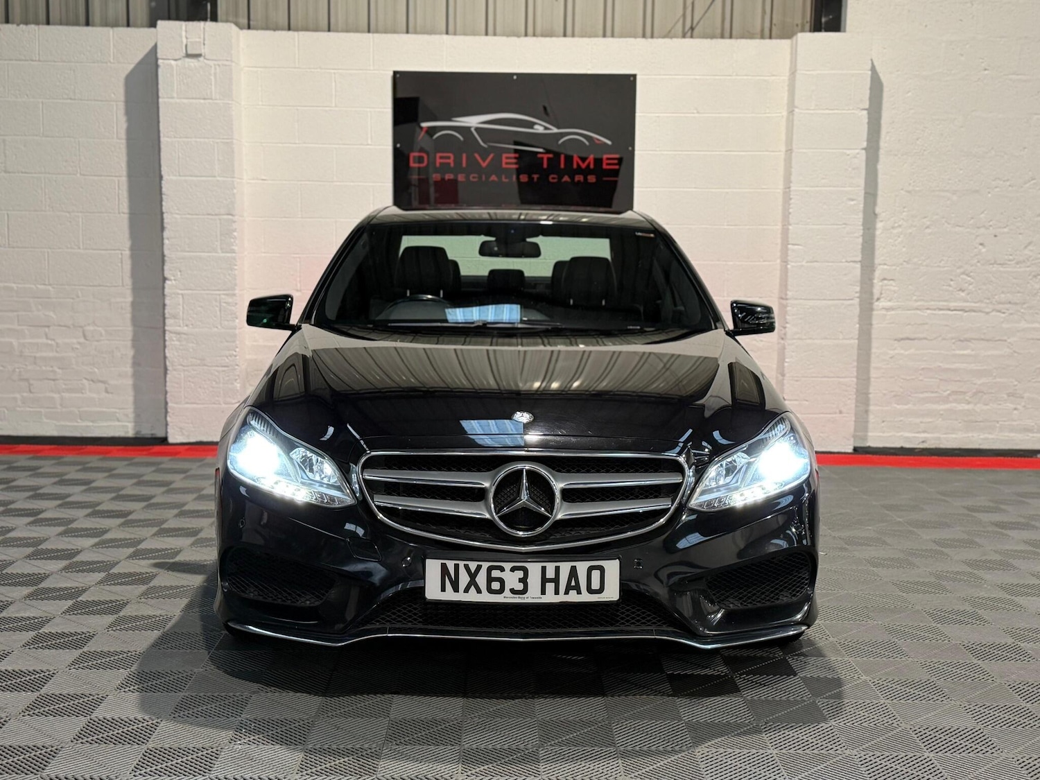 Used Mercedes-Benz E Class 2013 for sale - 77131599: Photo 2
