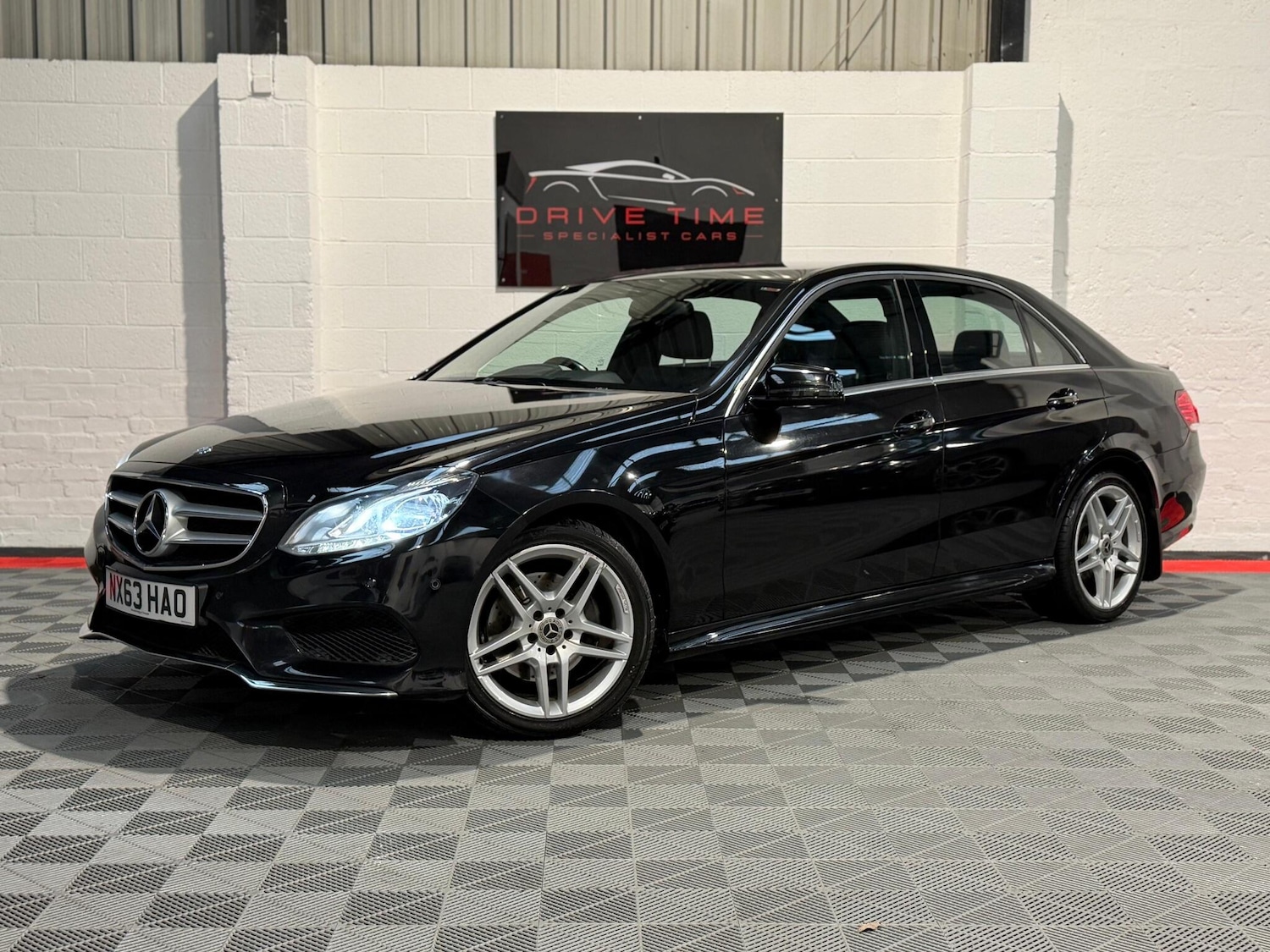Used Mercedes-Benz E Class 2013 for sale - 77131599: Photo 3