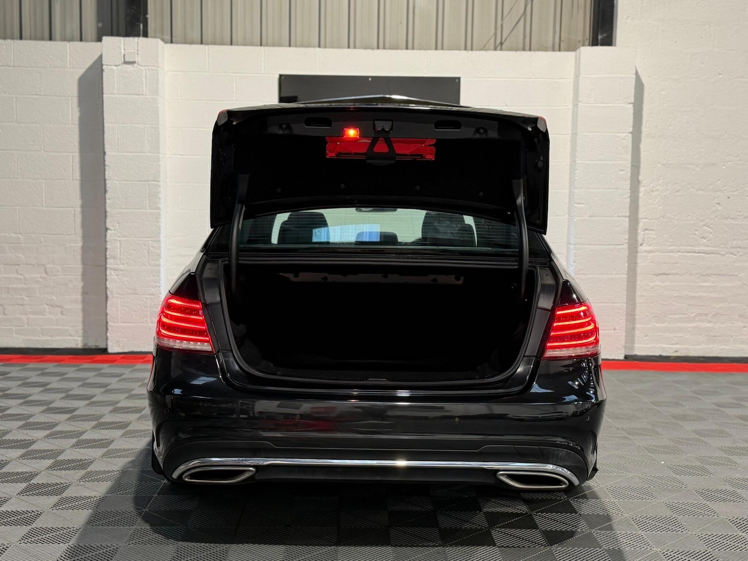 Used Mercedes-Benz E Class 2013 for sale - 77131599: Photo 8