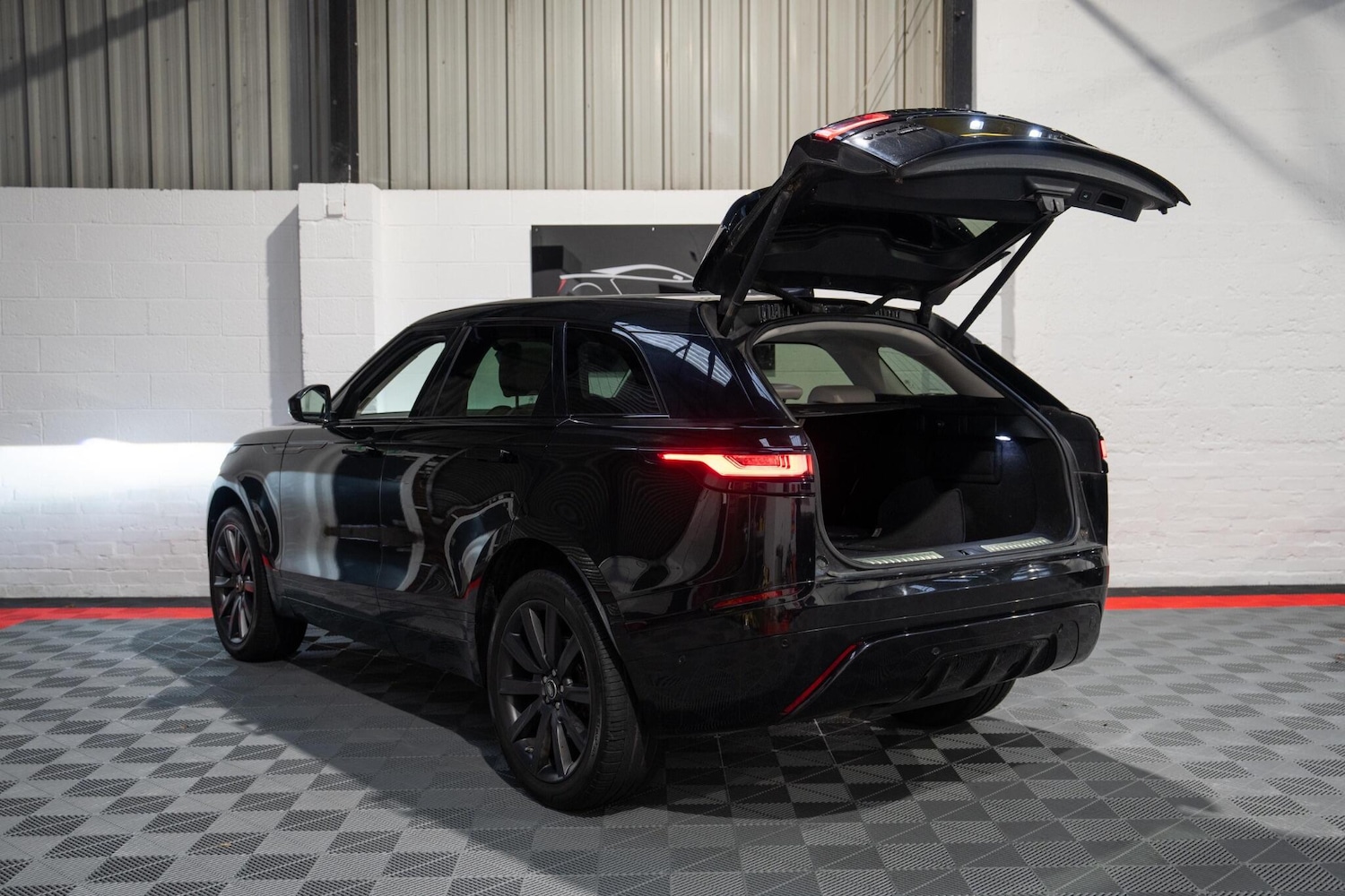 Used Land Rover Range Rover Velar 2018 for sale - 76572702: Photo 11