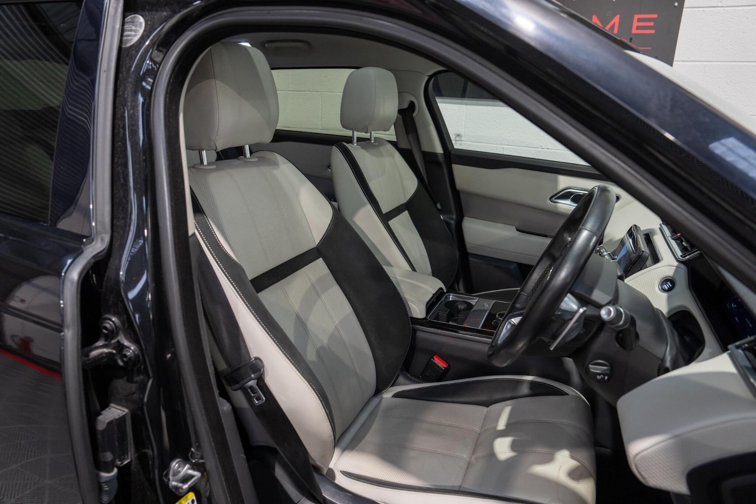 Used Land Rover Range Rover Velar 2018 for sale - 76572702: Photo 16