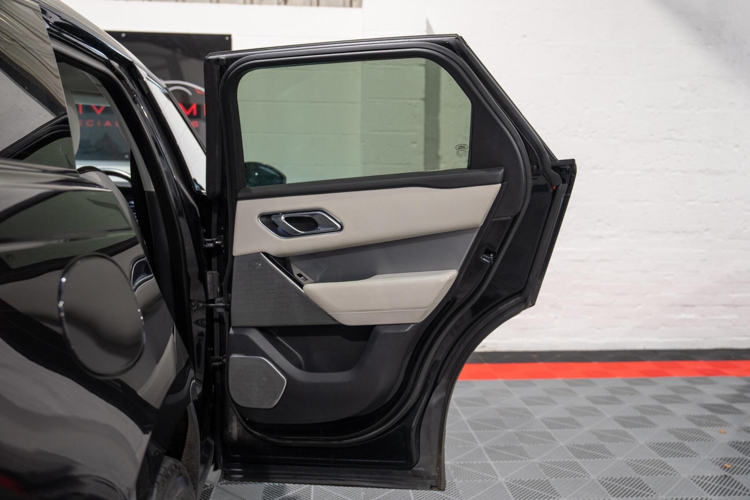 Used Land Rover Range Rover Velar 2018 for sale - 76572702: Photo 18