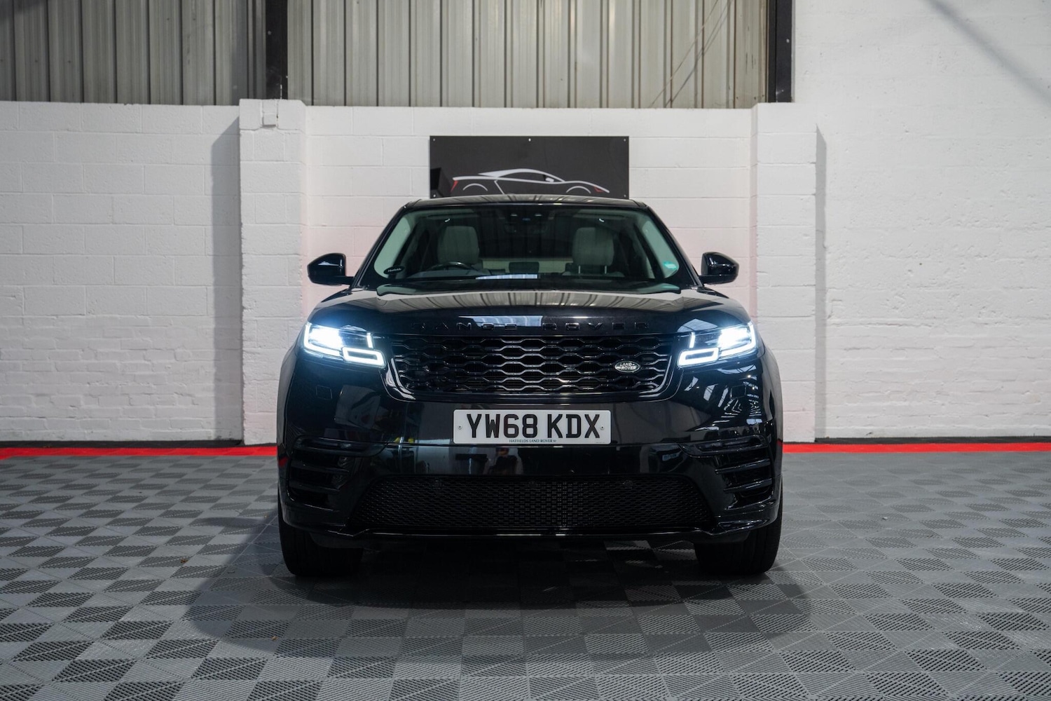 Used Land Rover Range Rover Velar 2018 for sale - 76572702: Photo 2