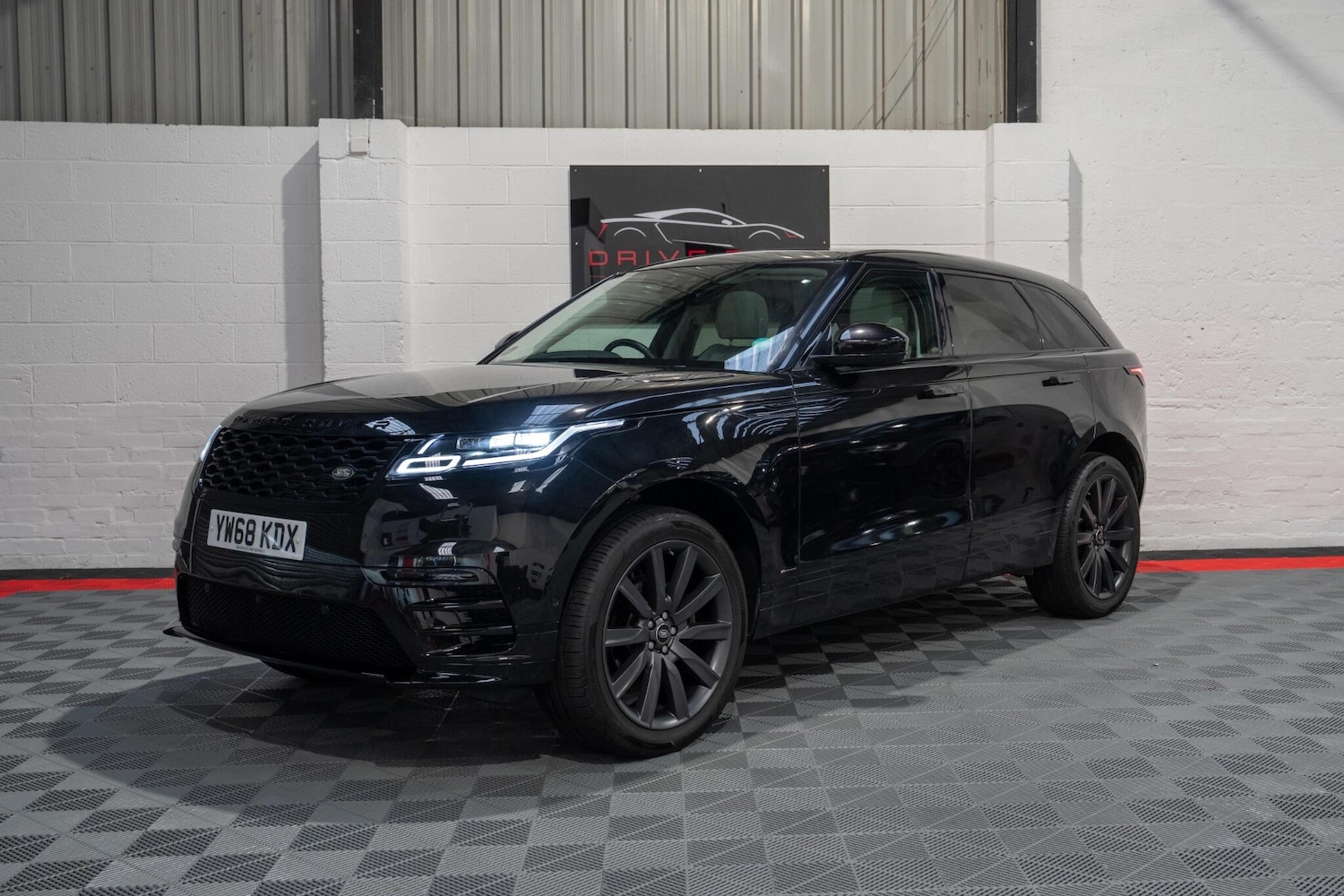 Used Land Rover Range Rover Velar 2018 for sale - 76572702: Photo 3