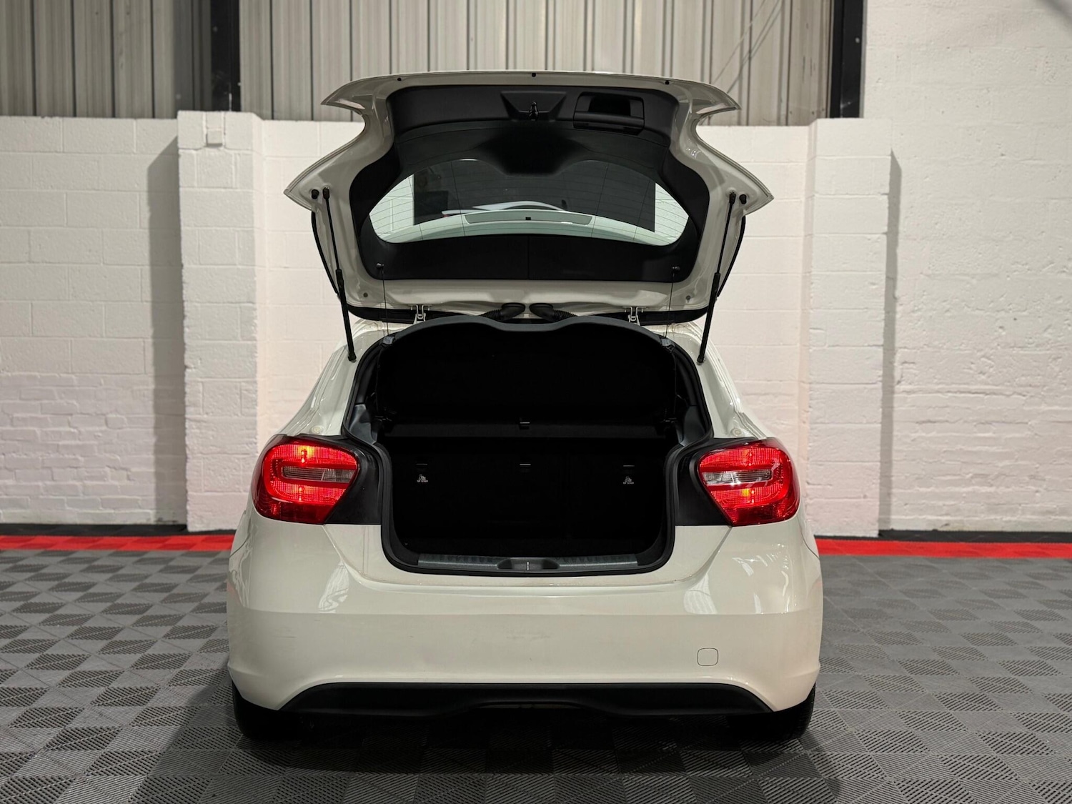 Used Mercedes-Benz A-Class 2014 for sale - 77469208: Photo 31