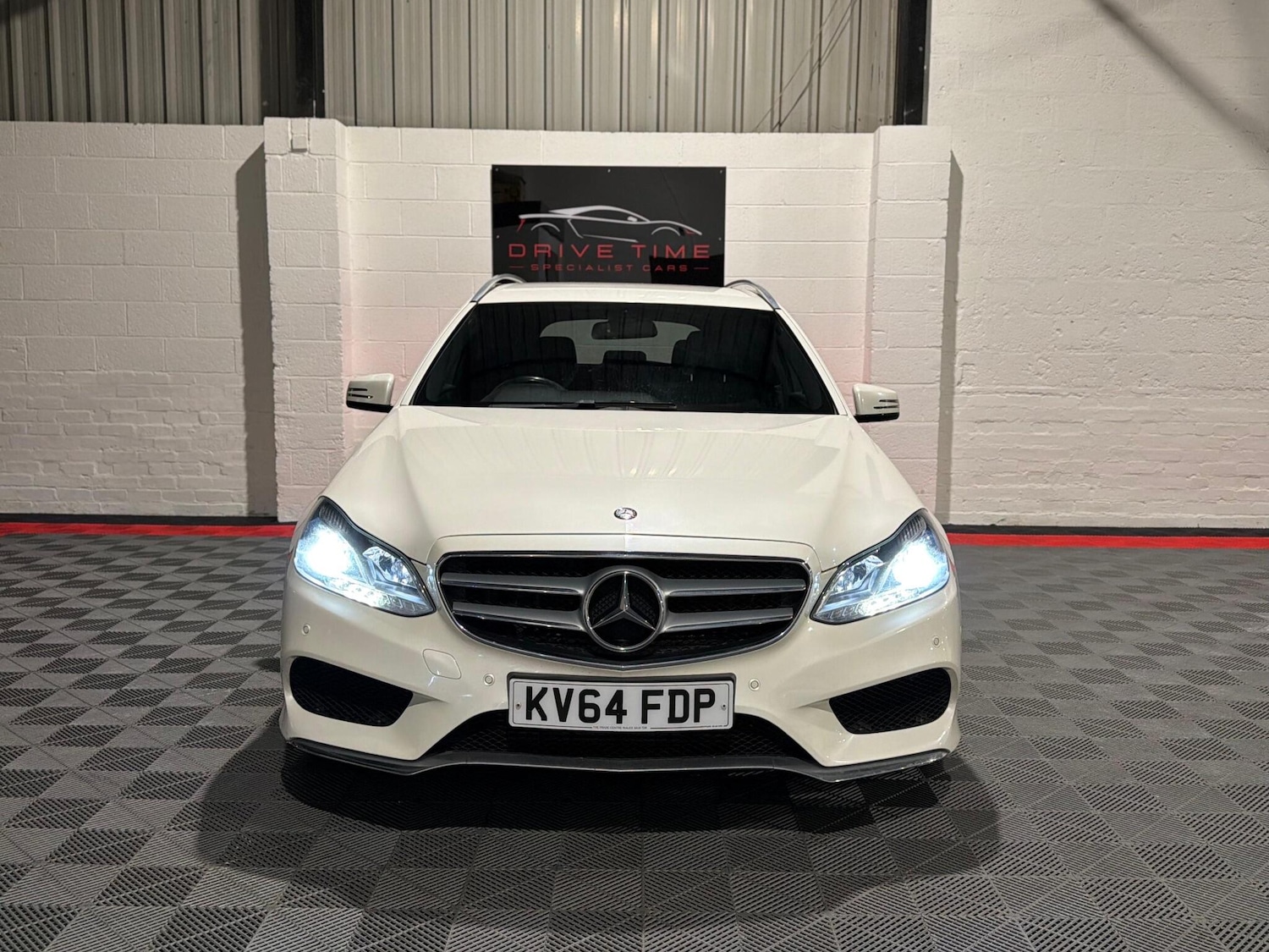 Used Mercedes-Benz E Class 2014 for sale - 77203446: Photo 2
