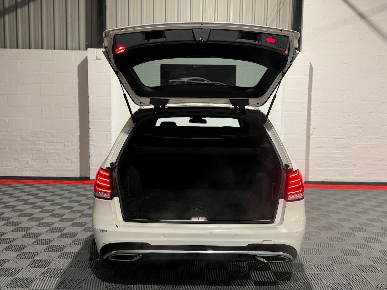 Used Mercedes-Benz E Class 2014 for sale - 77203446: Photo 28