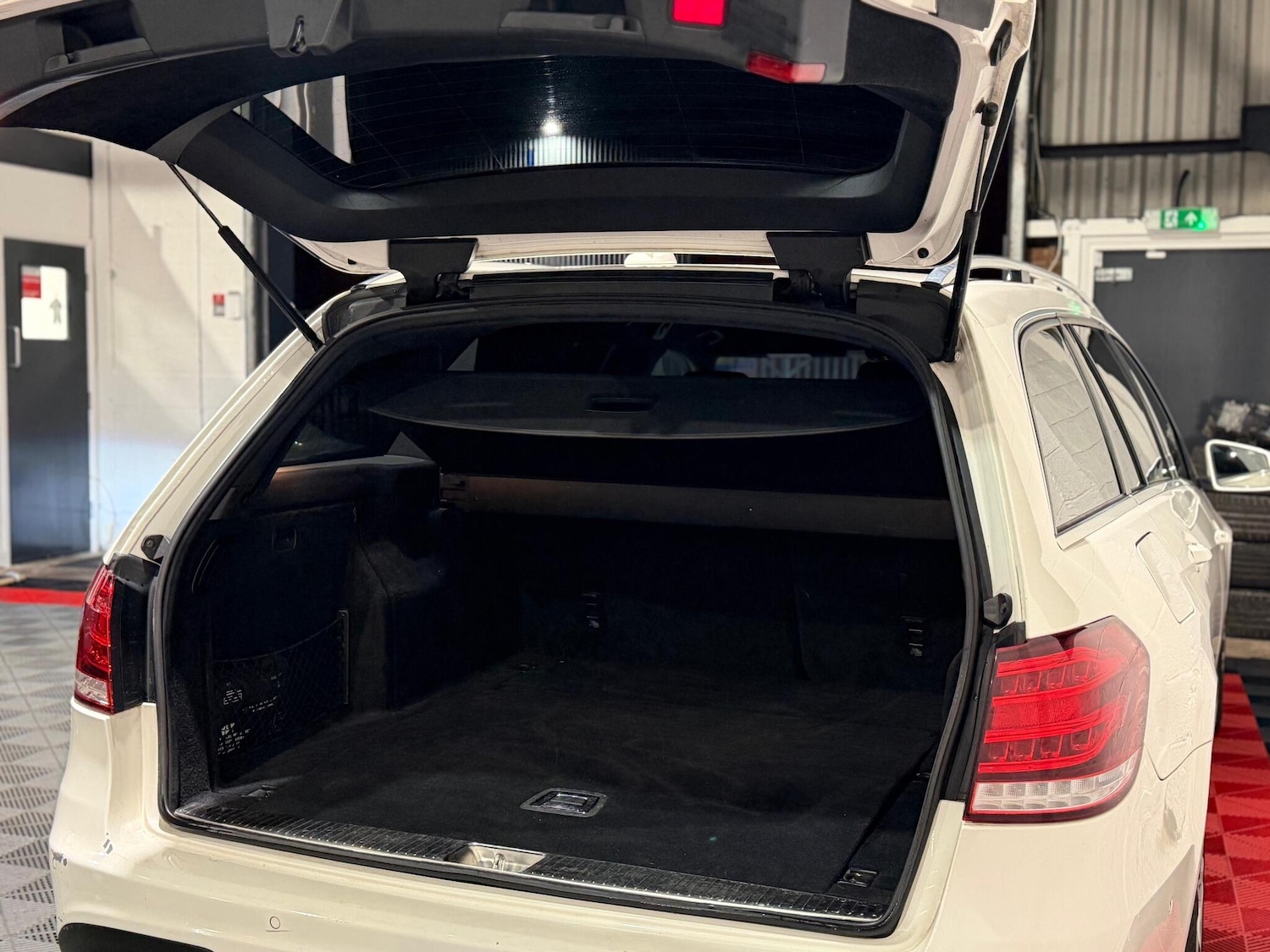 Used Mercedes-Benz E Class 2014 for sale - 77203446: Photo 29