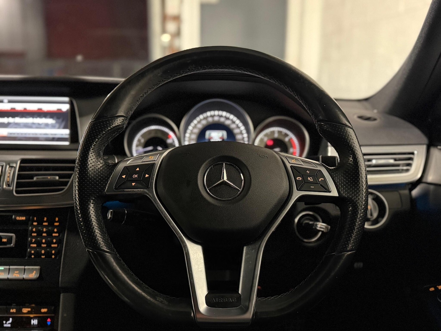 Used Mercedes-Benz E Class 2014 for sale - 77203446: Photo 30